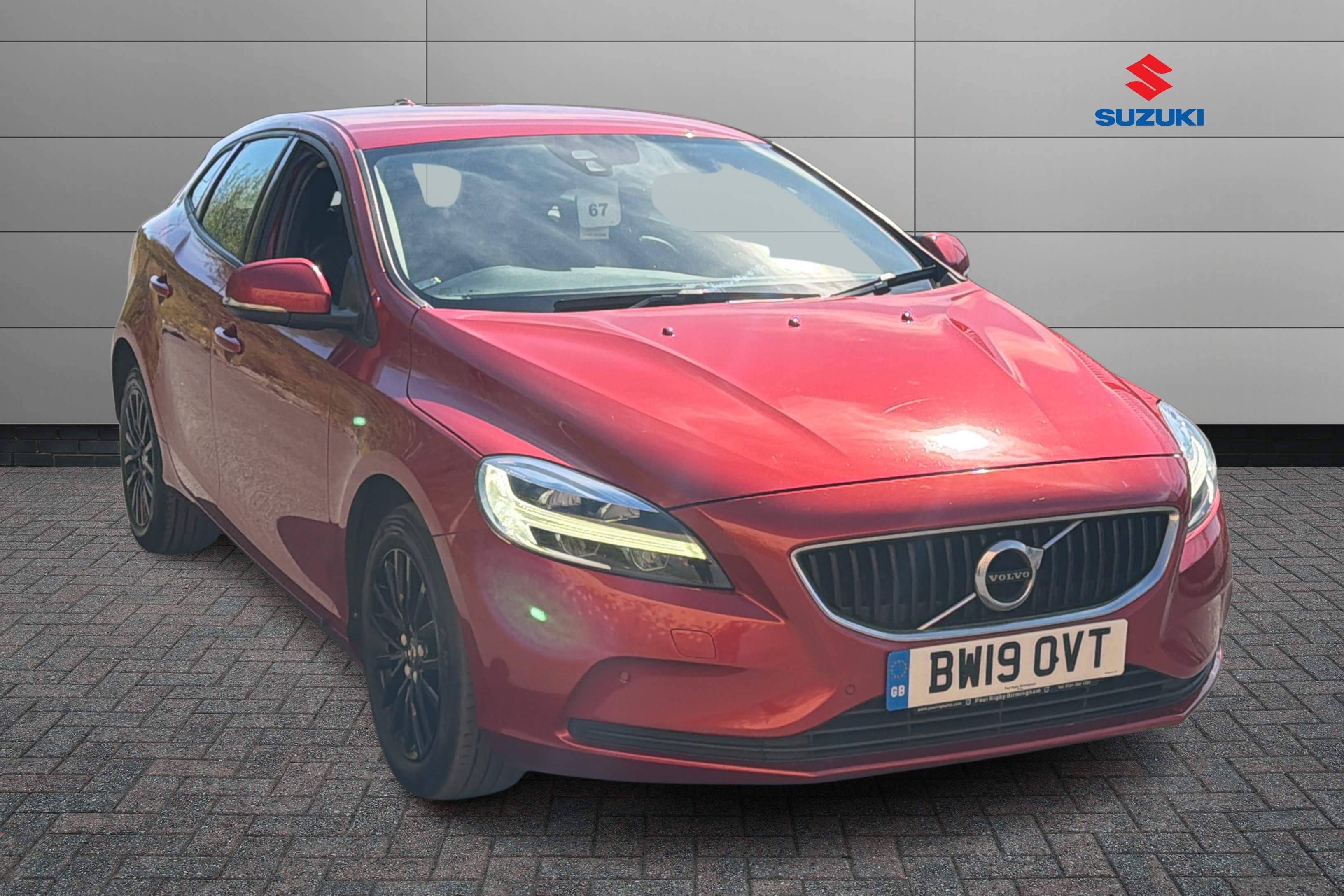 Main listing image - Volvo V40