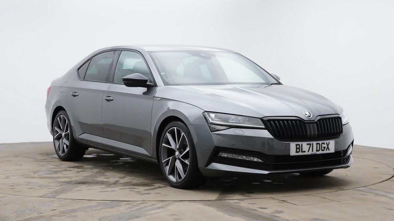 Main listing image - Skoda Superb