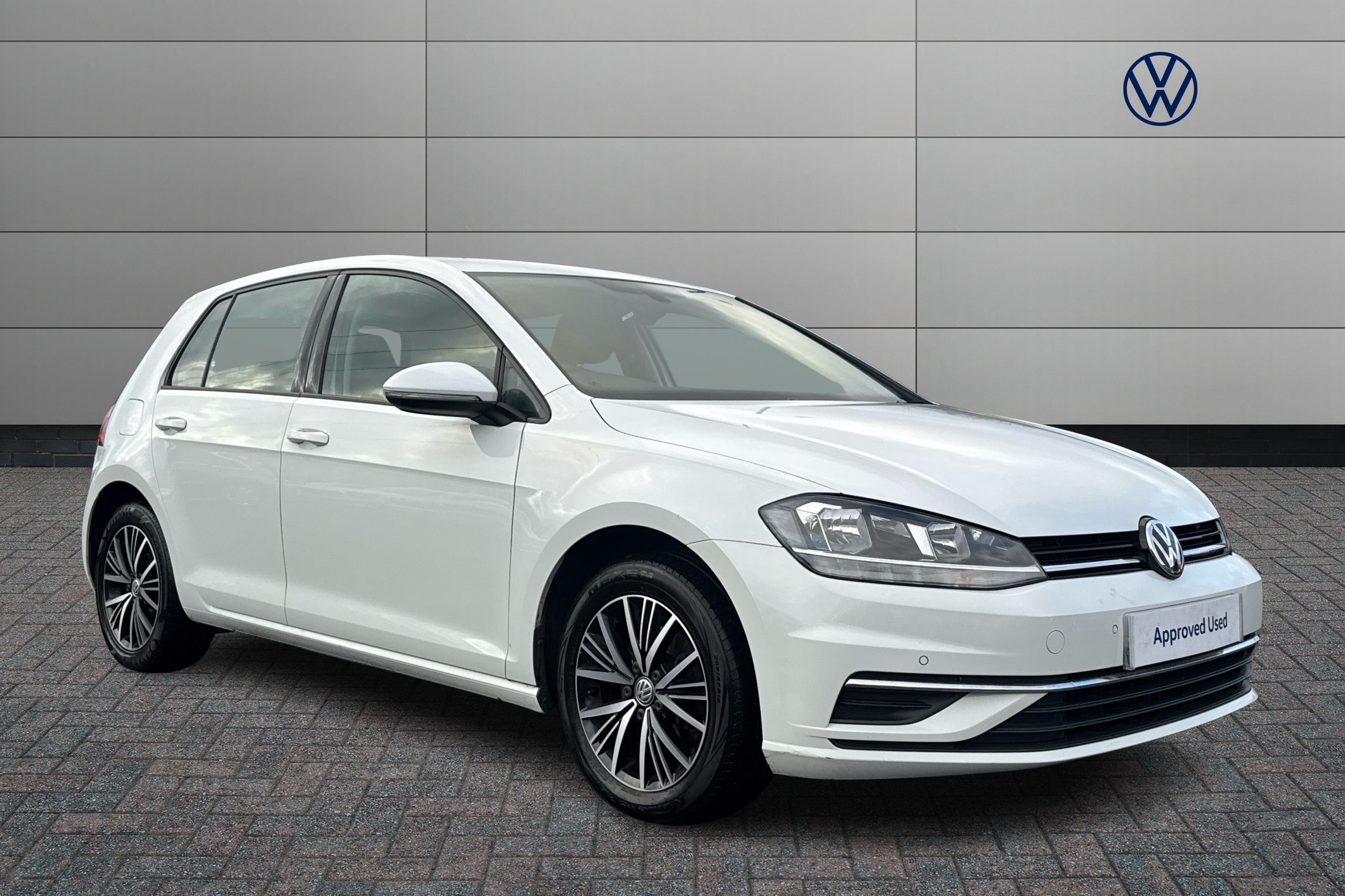 Main listing image - Volkswagen Golf
