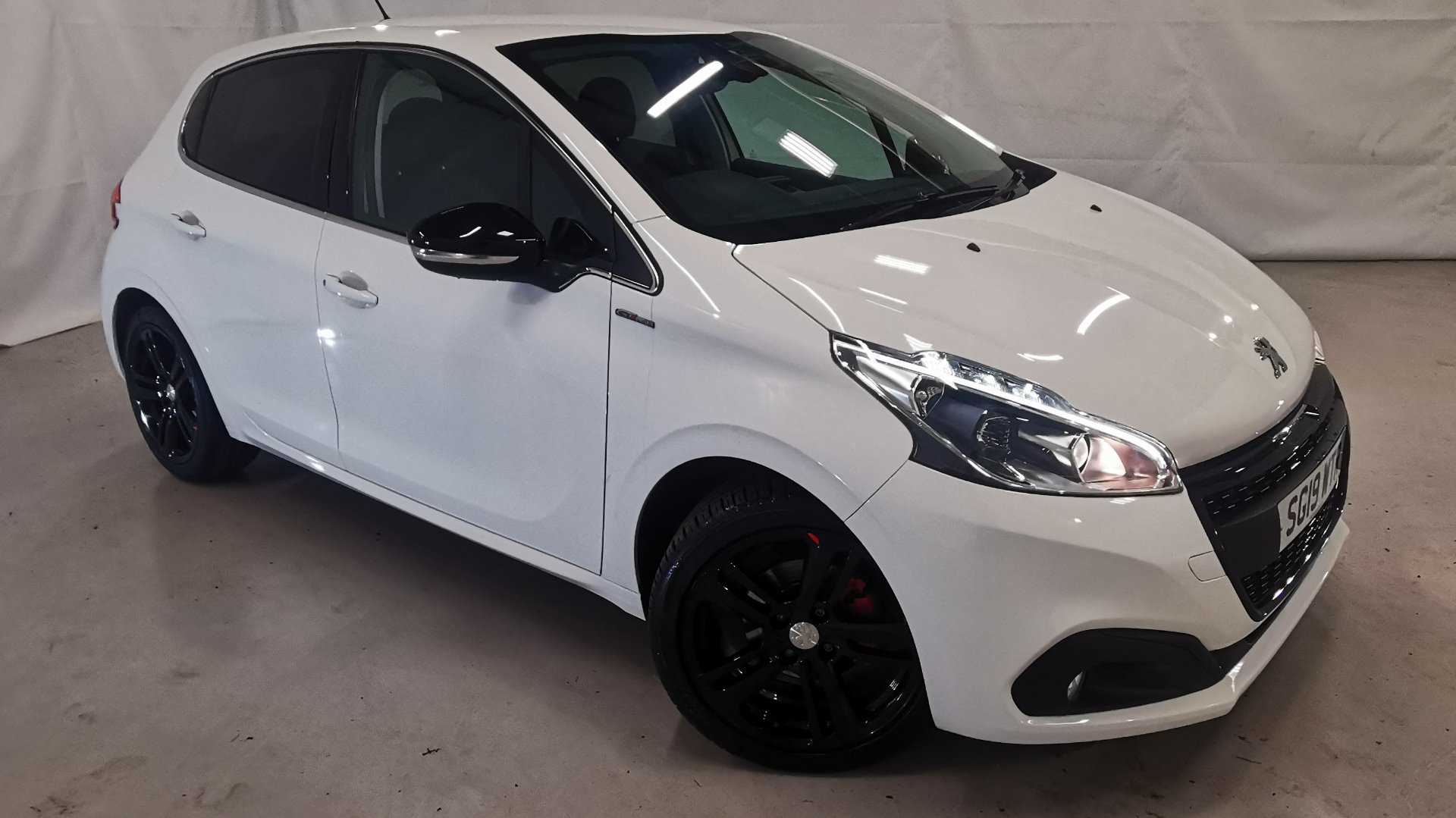 Main listing image - Peugeot 208