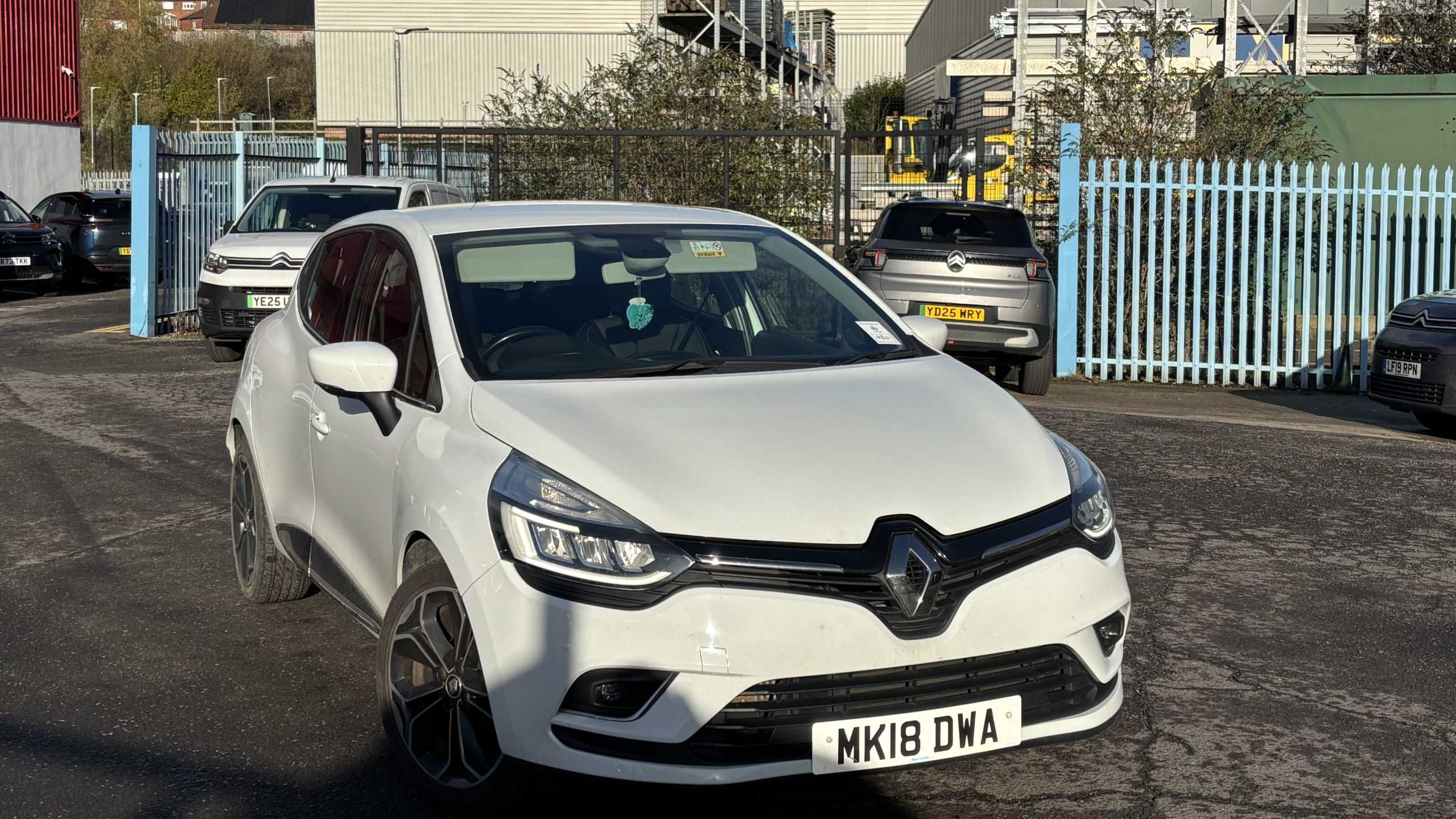 Main listing image - Renault Clio