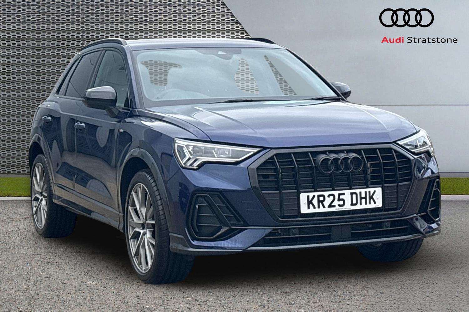 Main listing image - Audi Q3