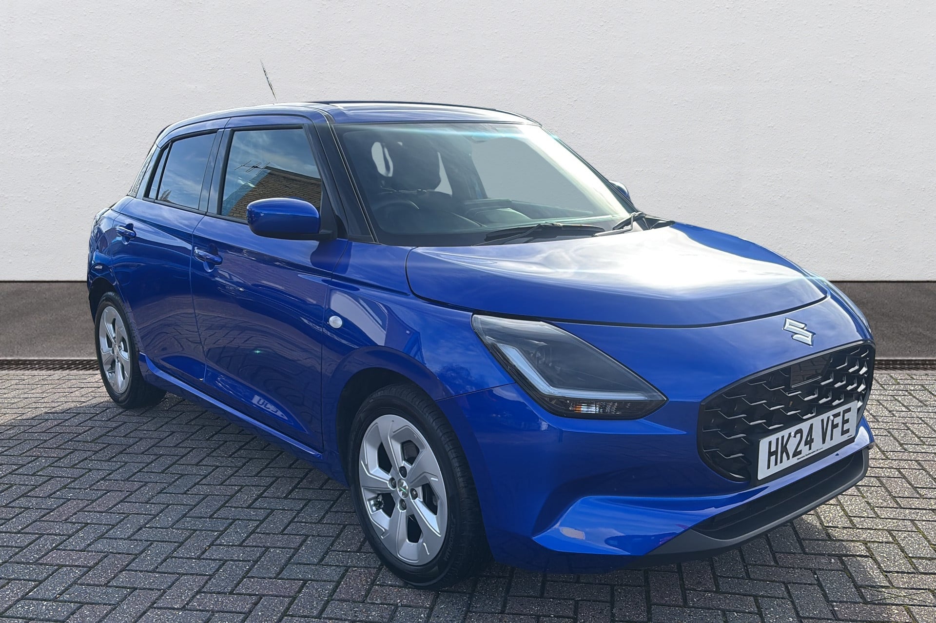 Main listing image - Suzuki Swift