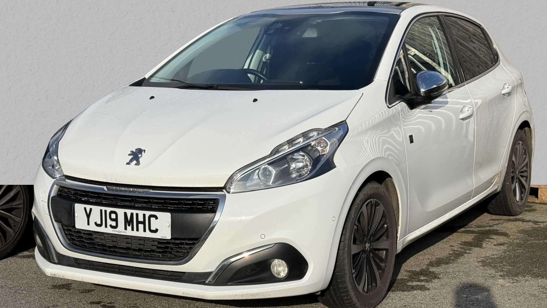 Main listing image - Peugeot 208