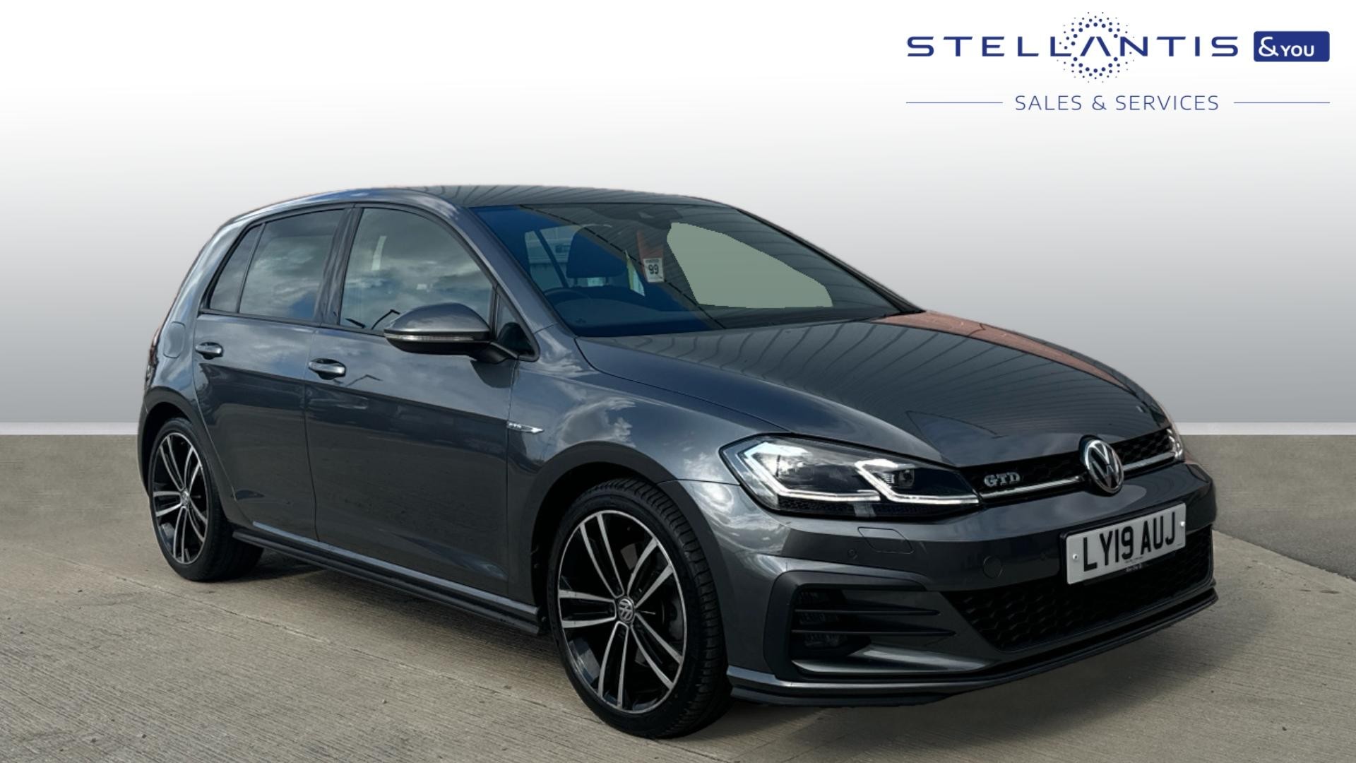 Main listing image - Volkswagen Golf