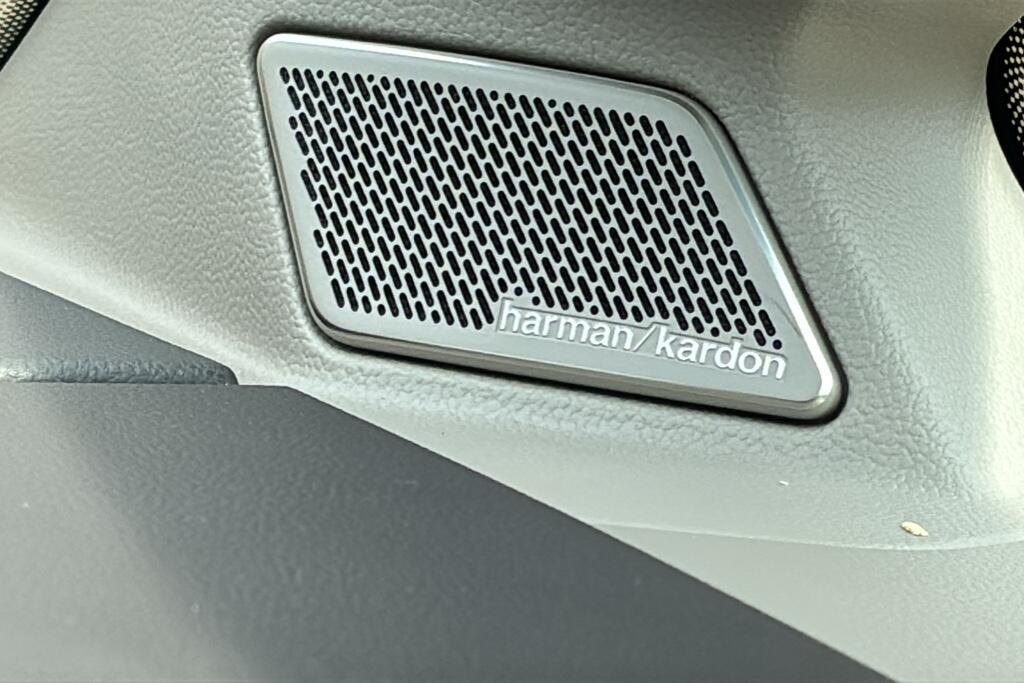 Main listing image - Volkswagen Multivan