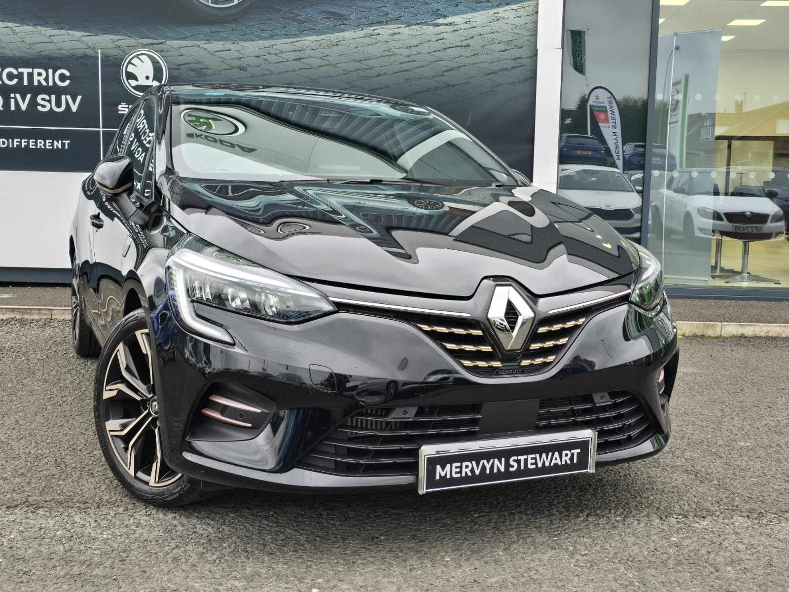 Main listing image - Renault Clio