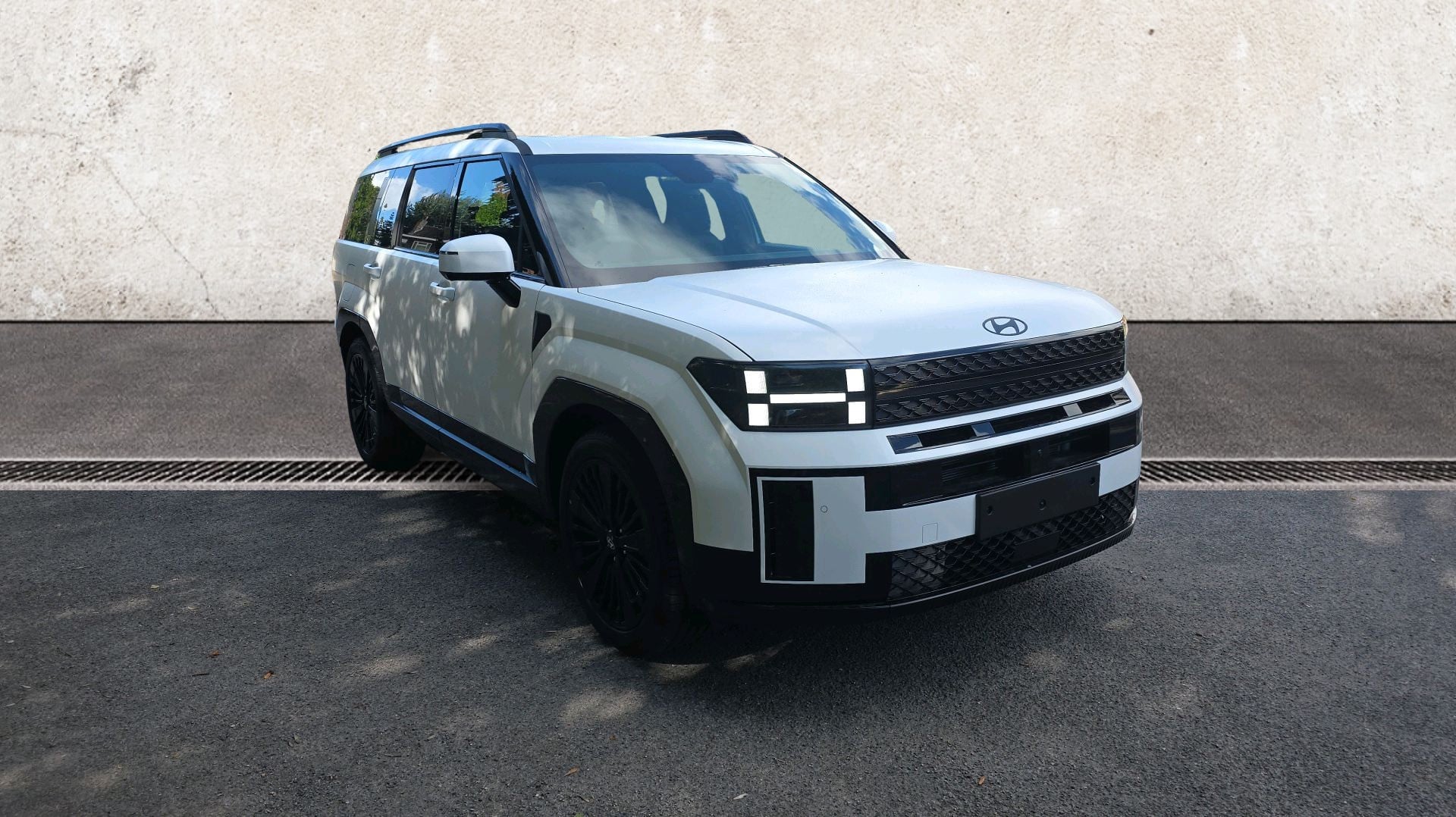 Main listing image - Hyundai Santa Fe