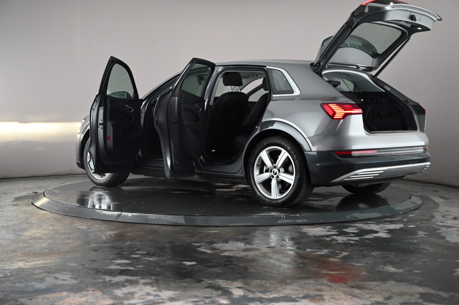 Main listing image - Audi e-tron