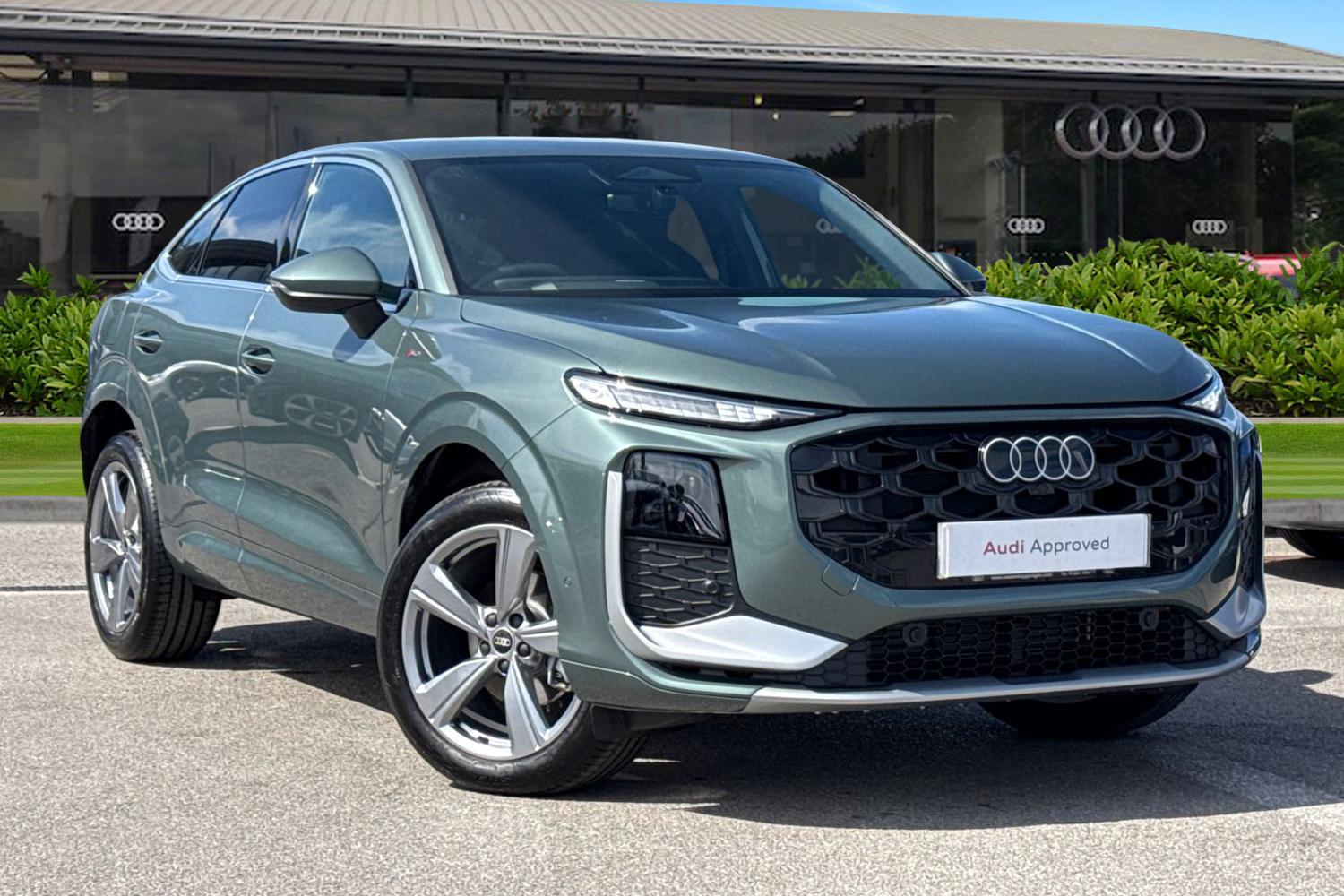 Main listing image - Audi Q3