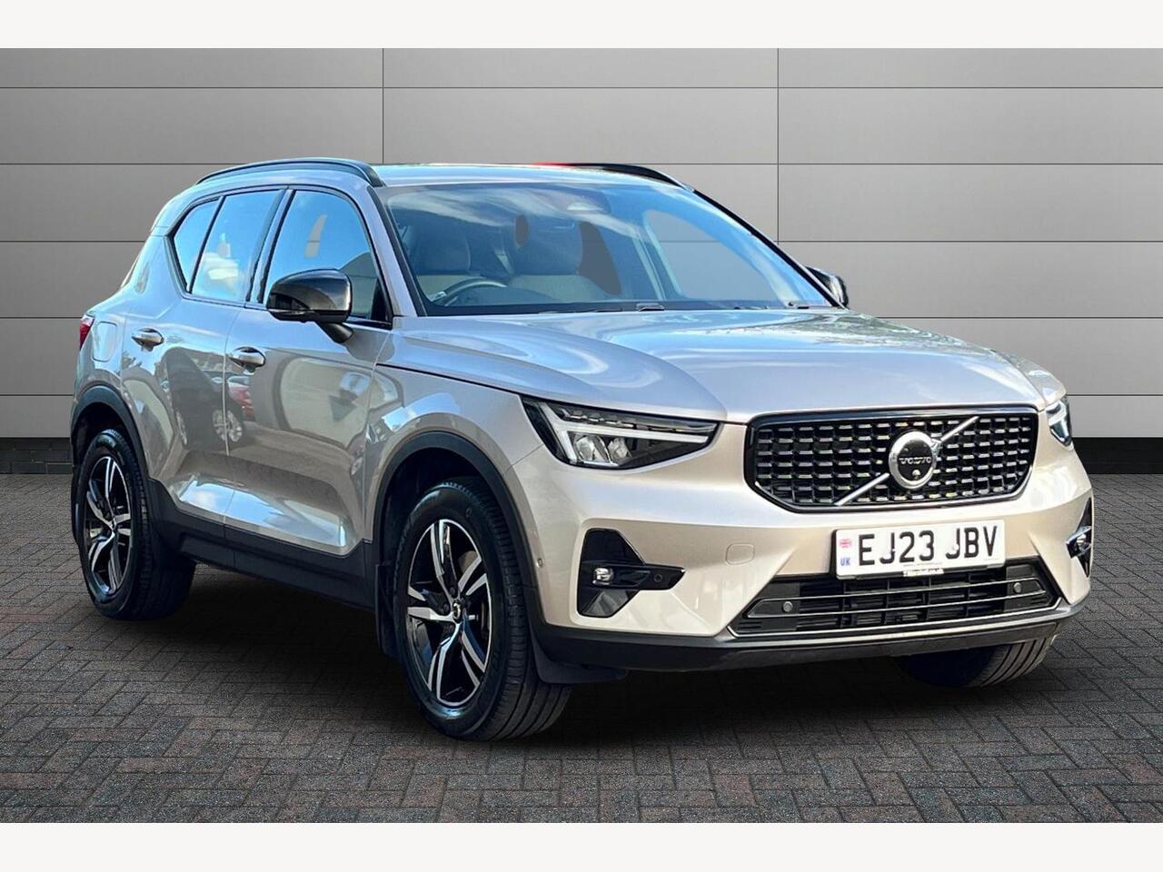 Main listing image - Volvo XC40