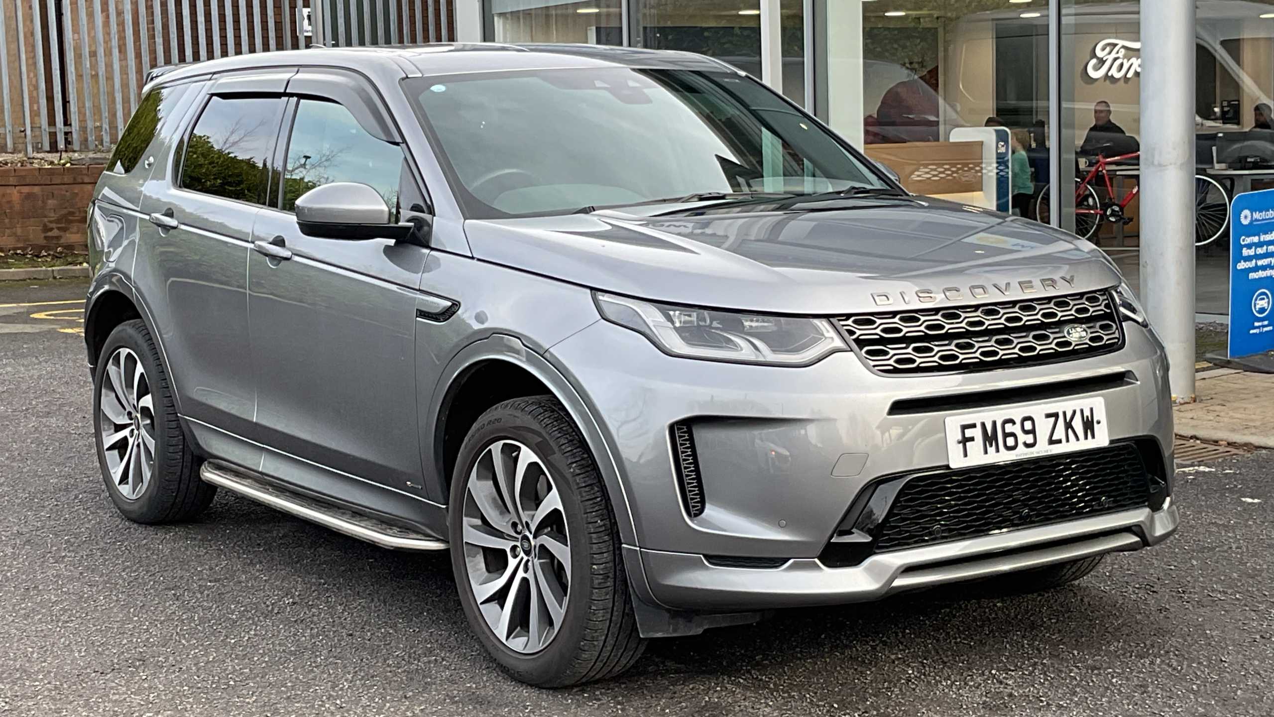 Main listing image - Land Rover Discovery Sport