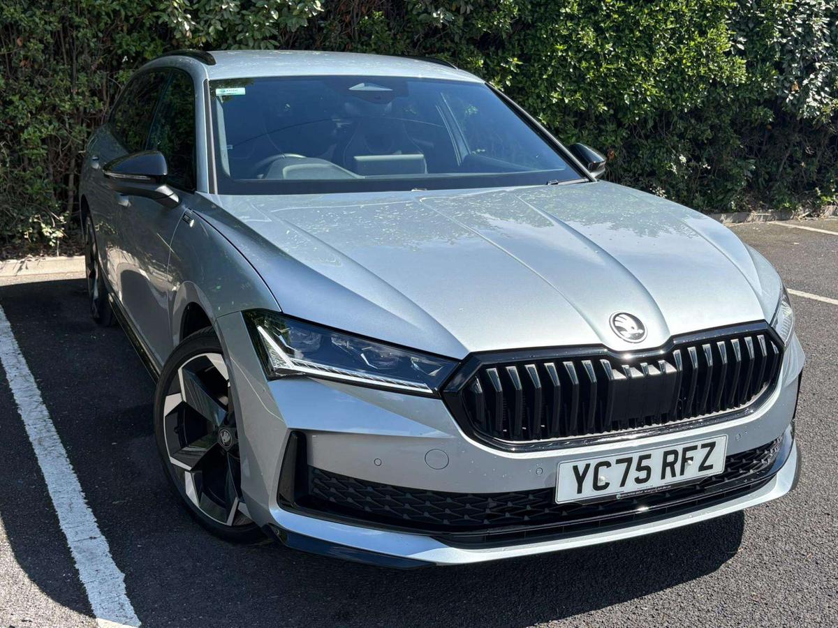 Main listing image - Skoda Superb Estate