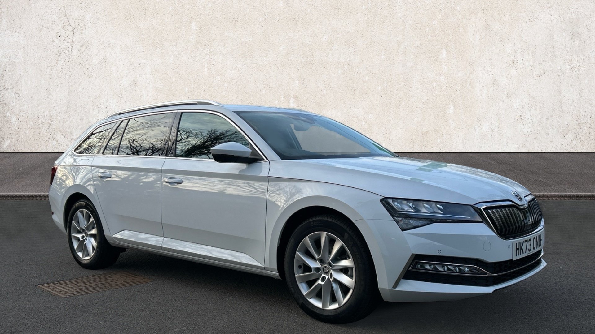 Main listing image - Skoda Superb