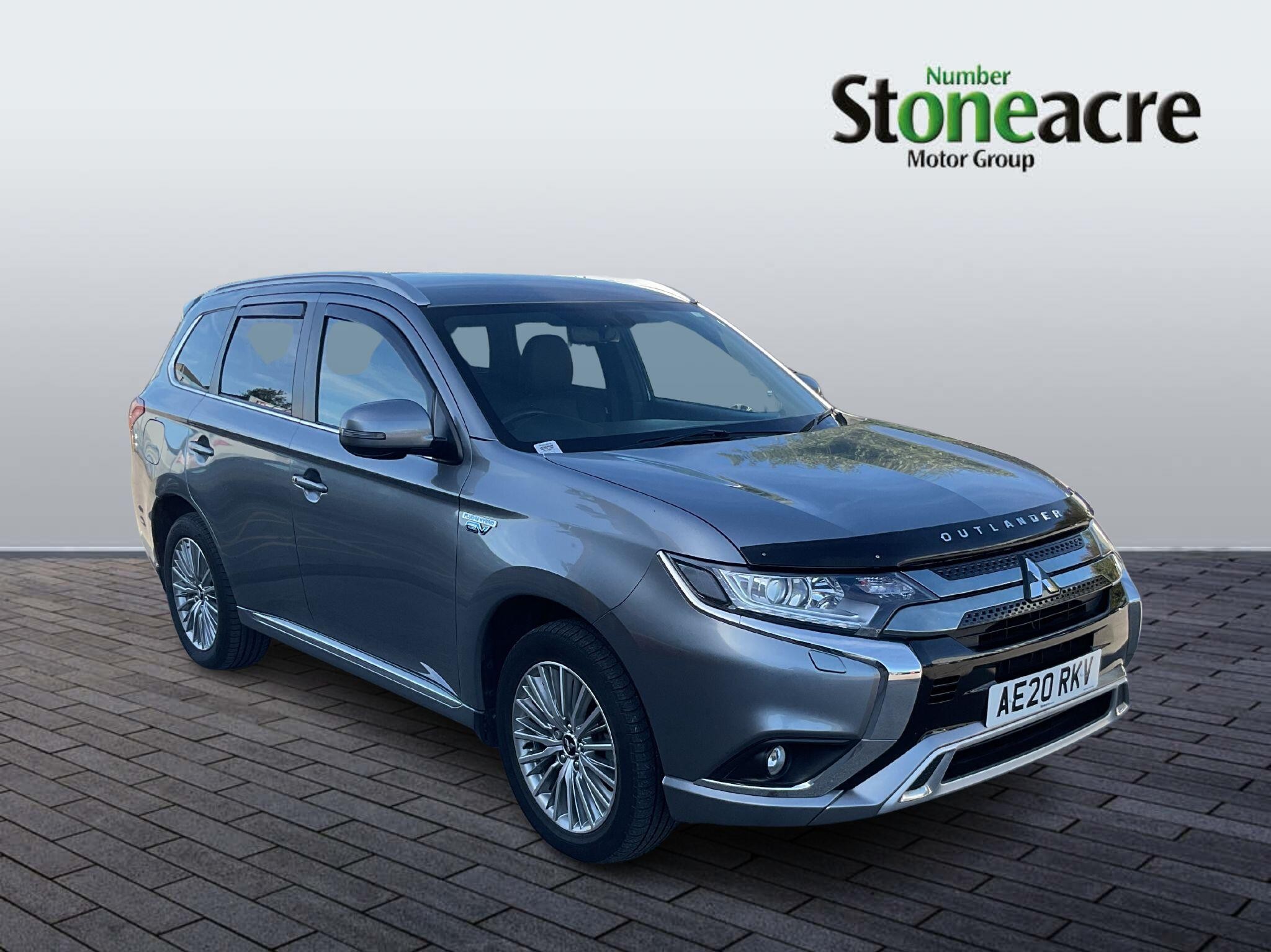 Main listing image - Mitsubishi Outlander