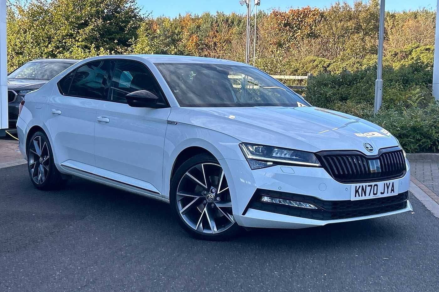 Main listing image - Skoda Superb