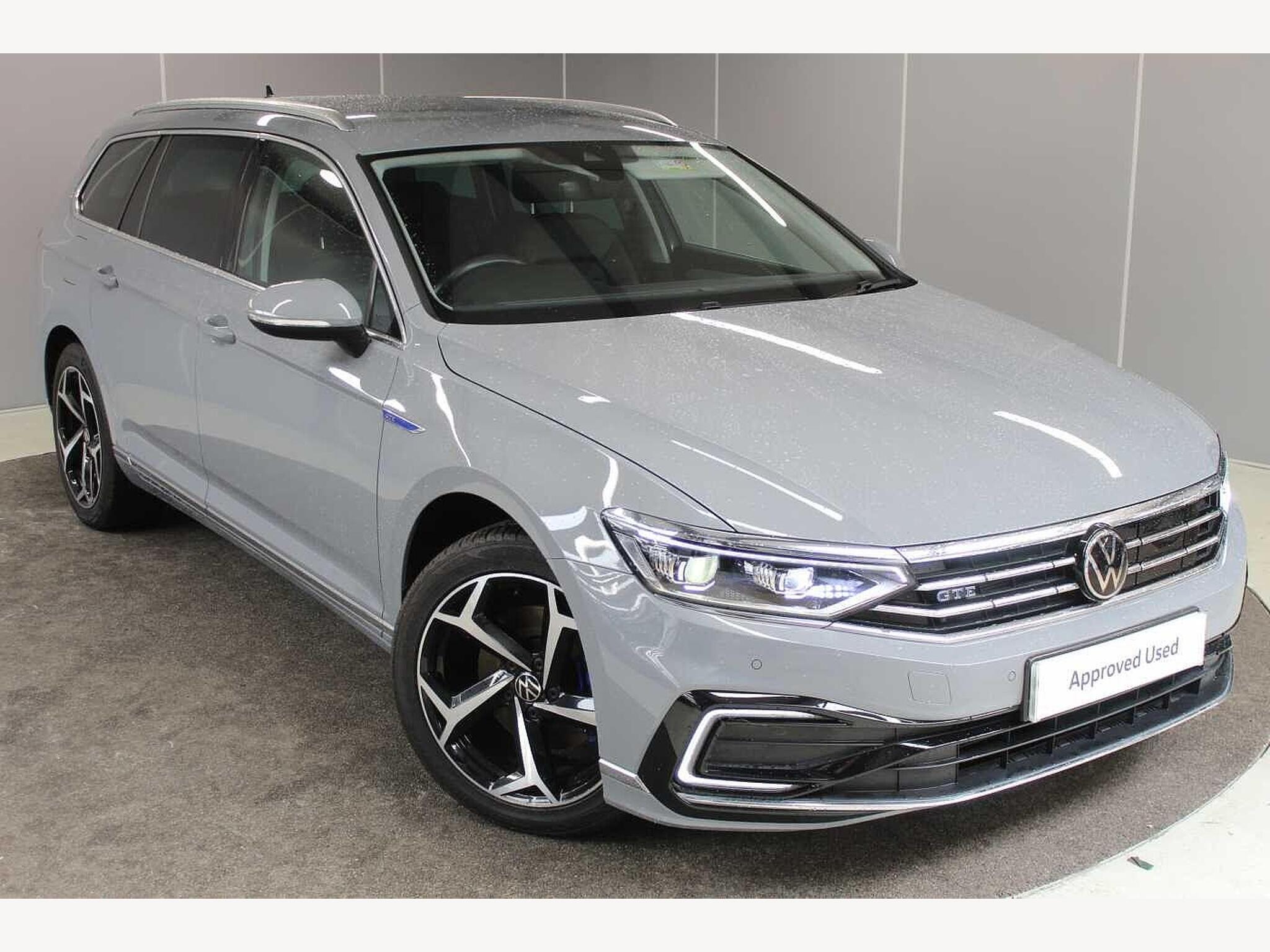 Main listing image - Volkswagen Passat GTE