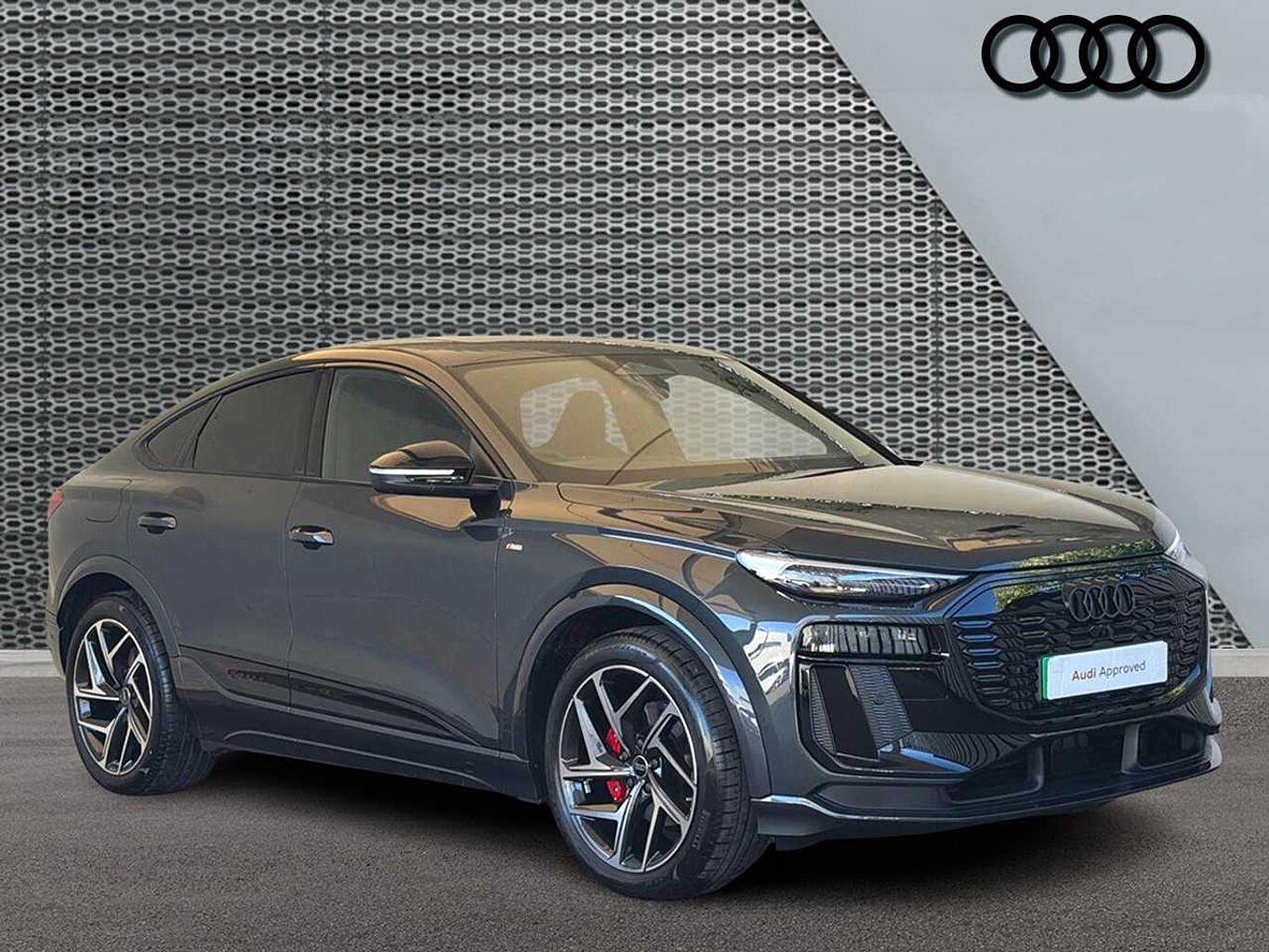 Main listing image - Audi Q6