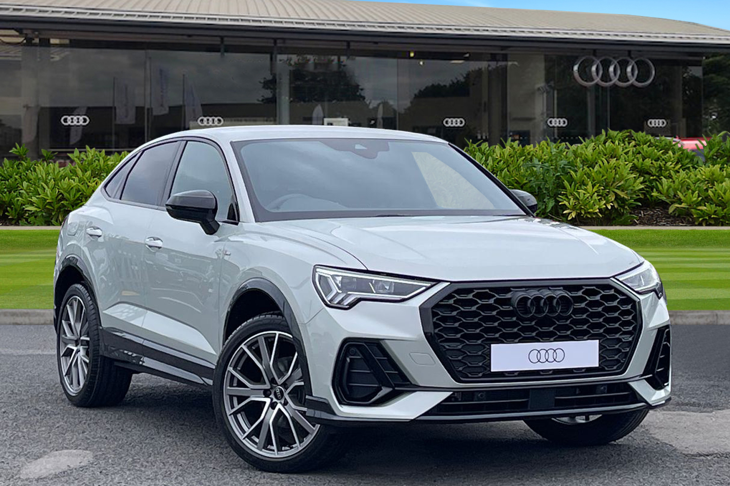 Main listing image - Audi Q3