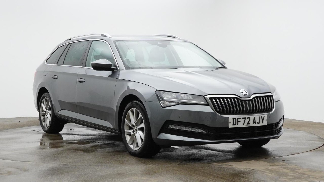 Main listing image - Skoda Superb Estate