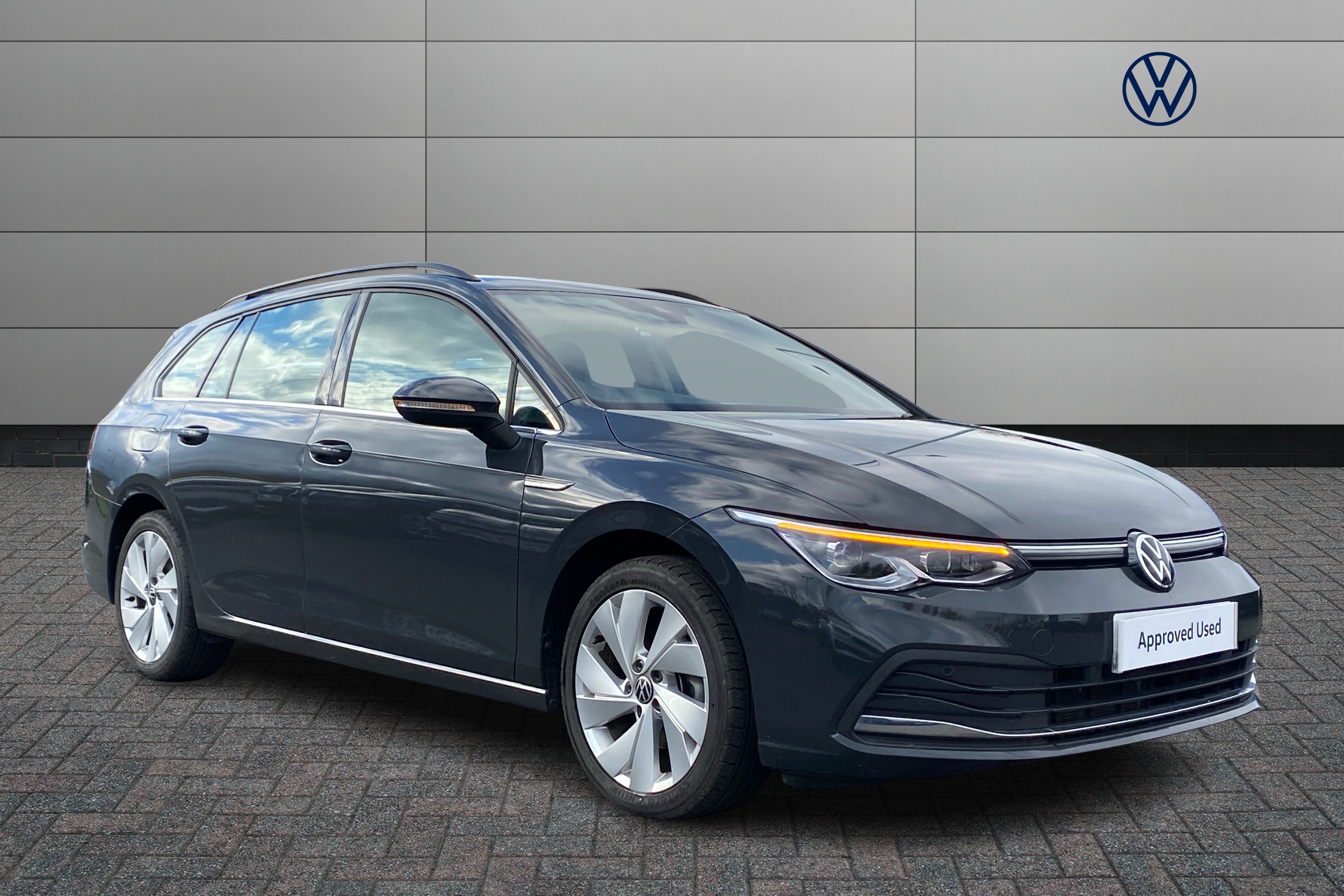 Main listing image - Volkswagen Golf Estate