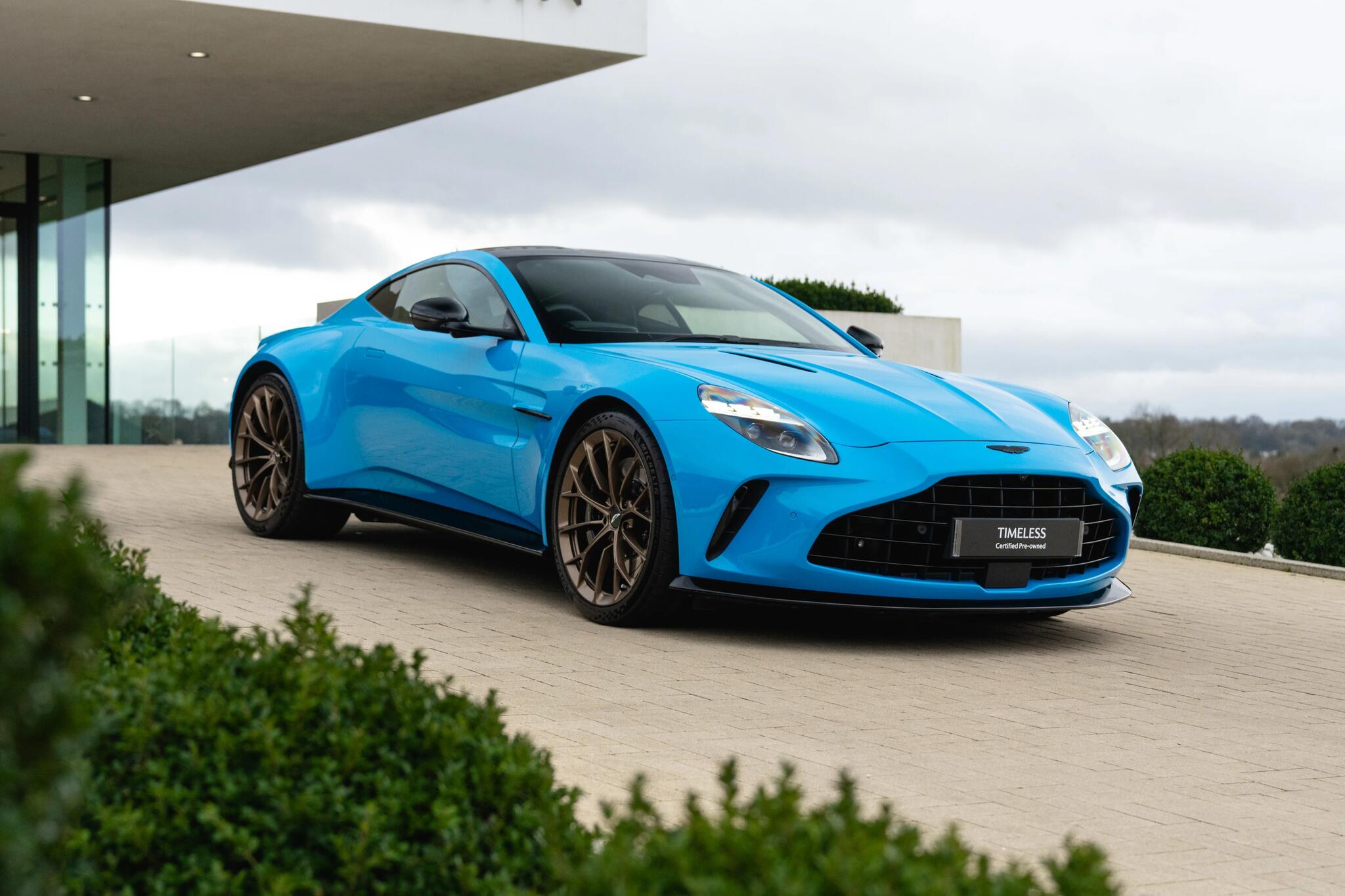 Main listing image - Aston Martin Vantage