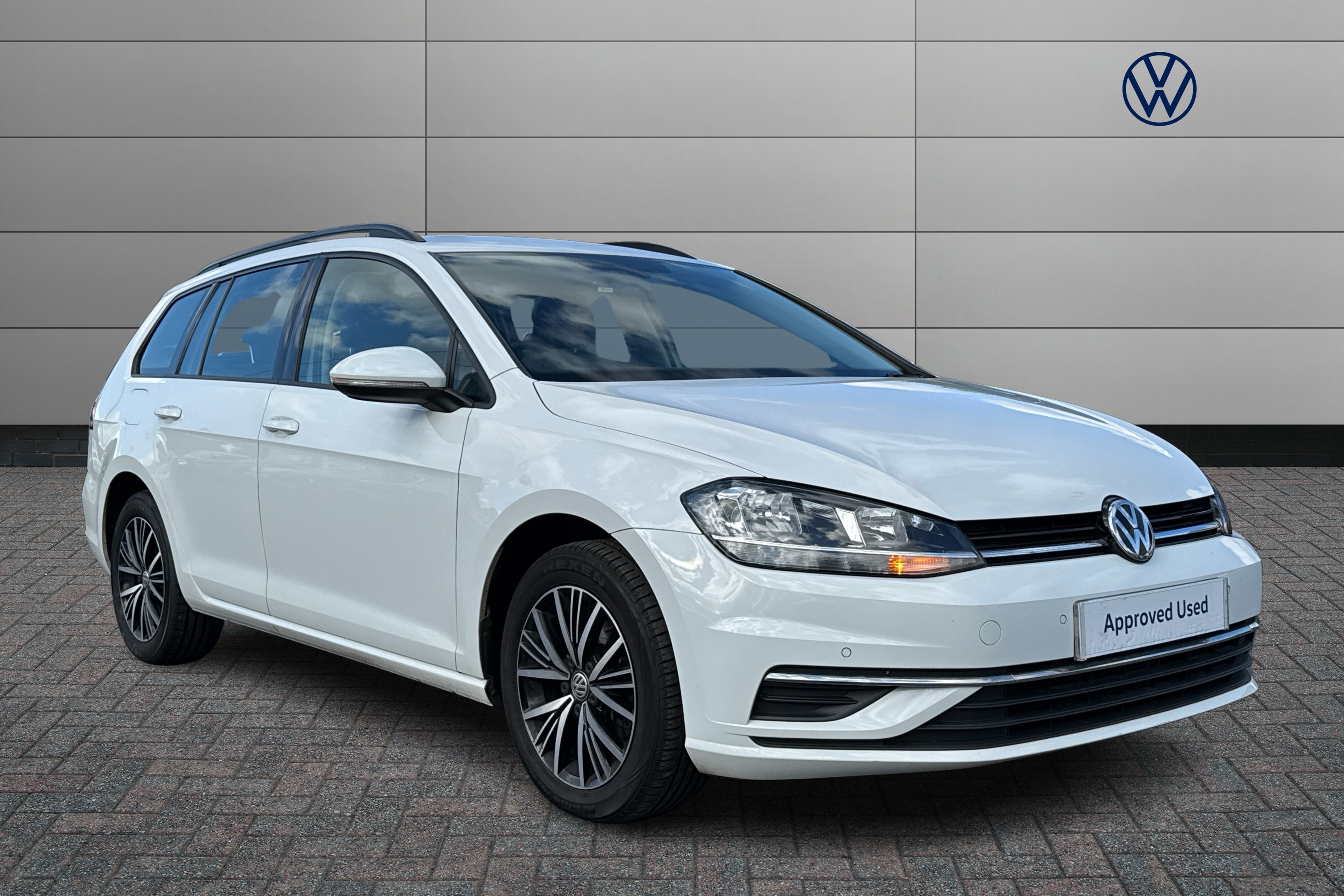 Main listing image - Volkswagen Golf Estate