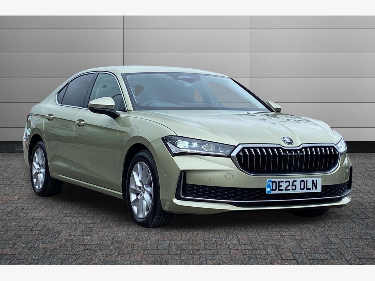 Main listing image - Skoda Superb
