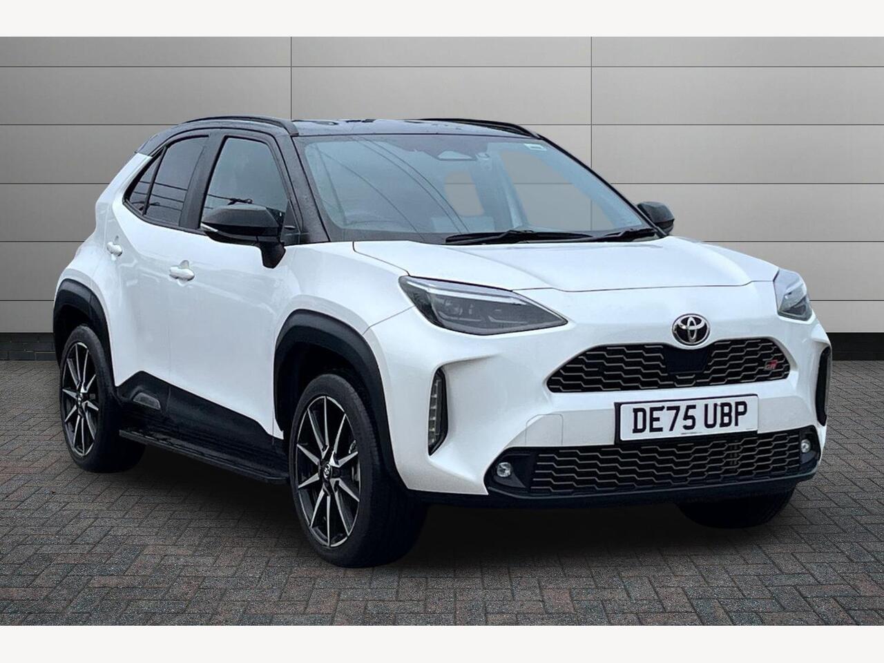 Main listing image - Toyota Yaris Cross