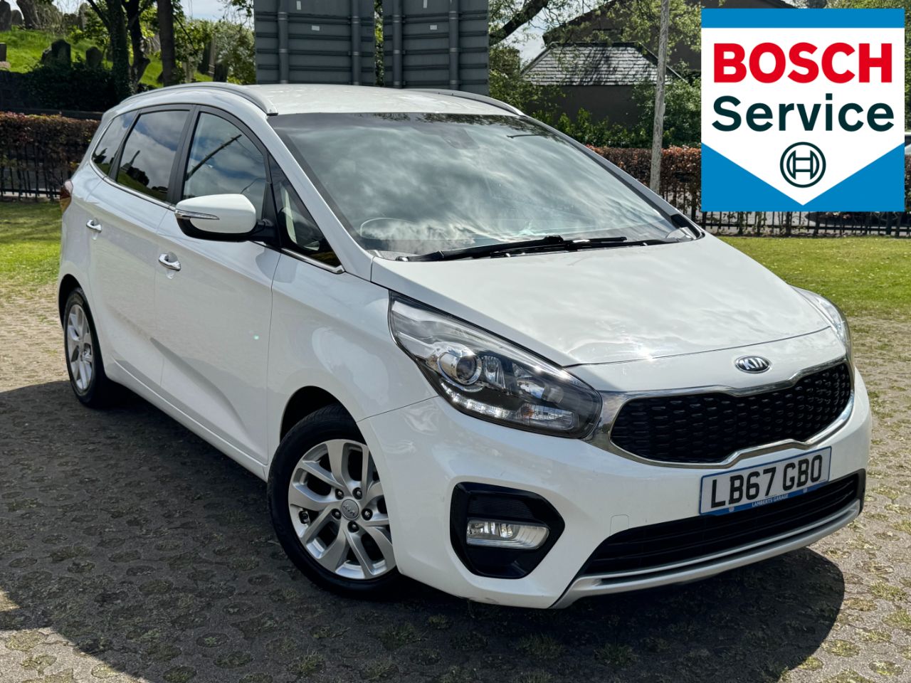 Main listing image - Kia Carens