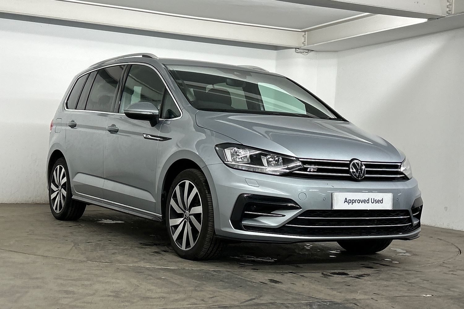 Main listing image - Volkswagen Touran
