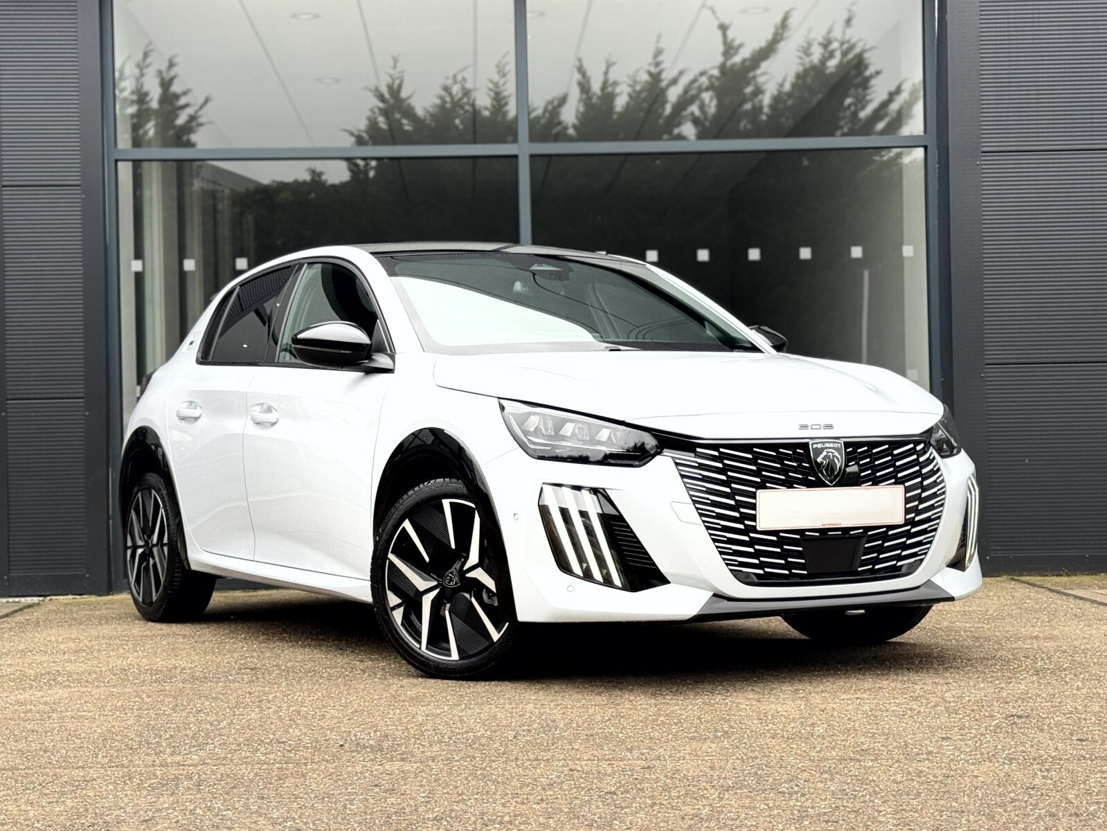 Main listing image - Peugeot 208