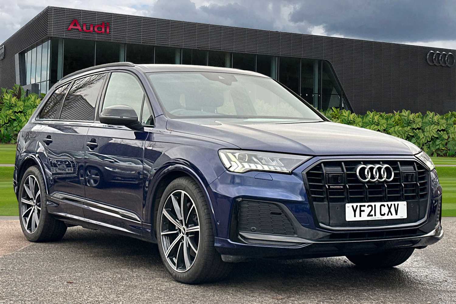 Main listing image - Audi Q7