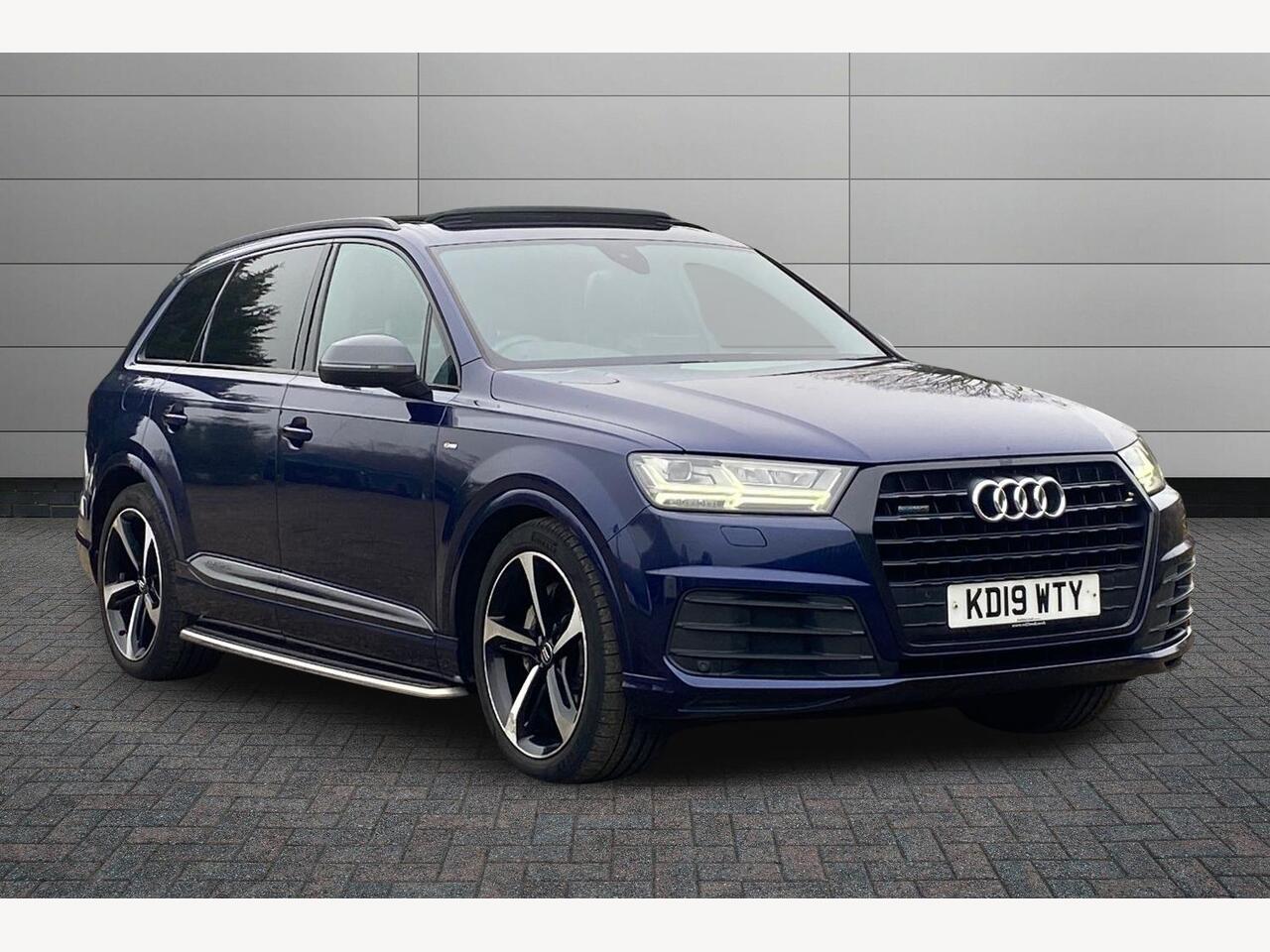 Main listing image - Audi Q7