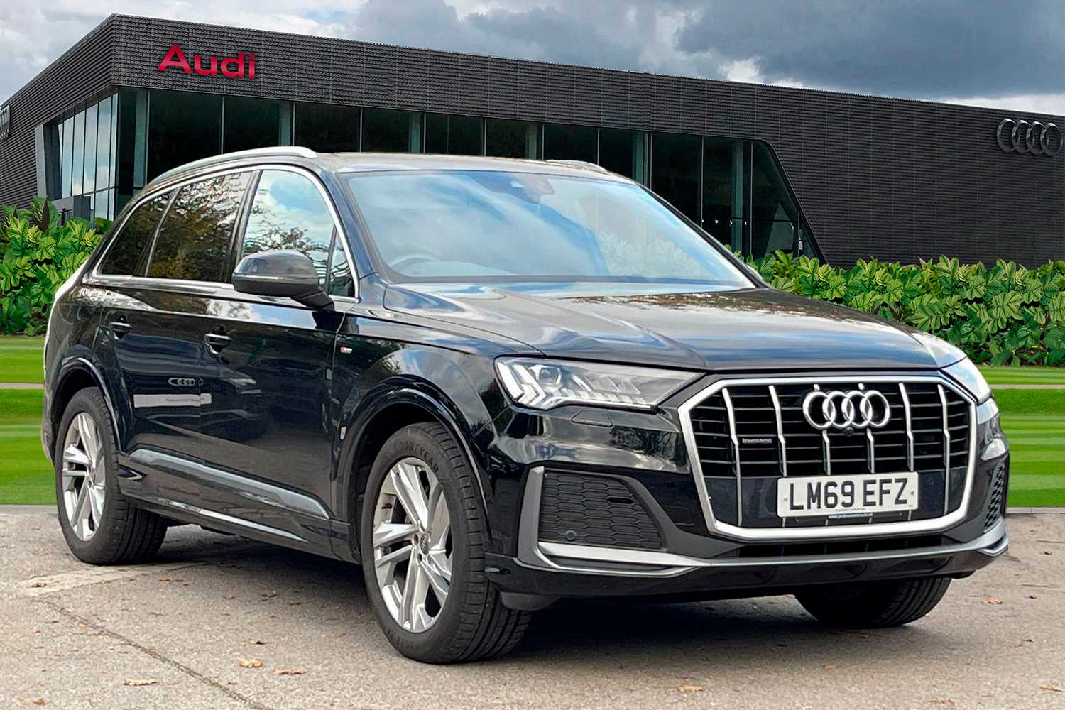 Main listing image - Audi Q7