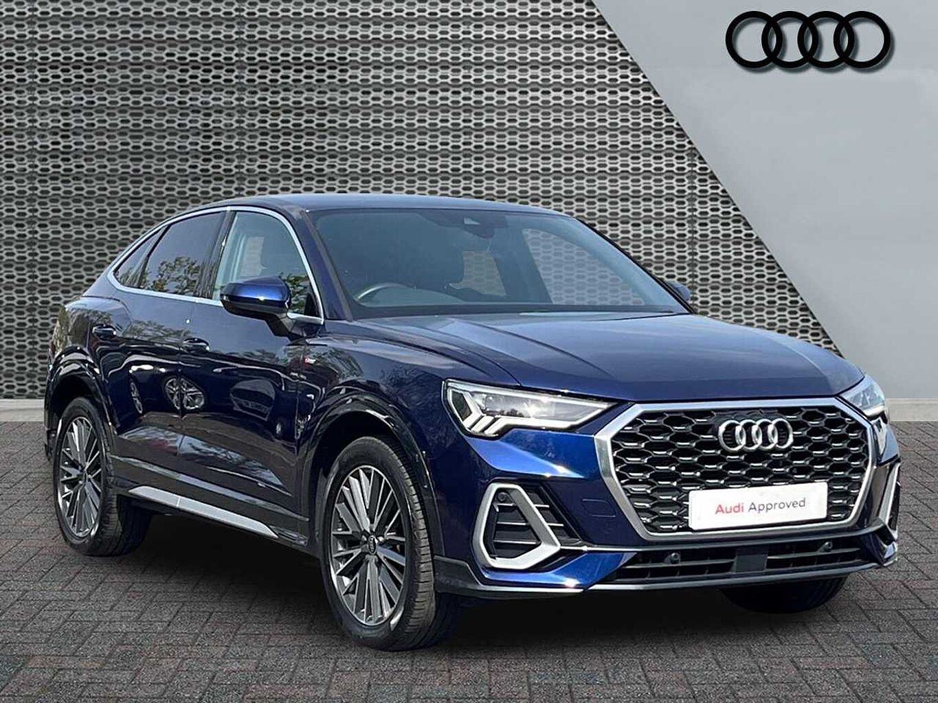 Main listing image - Audi Q3