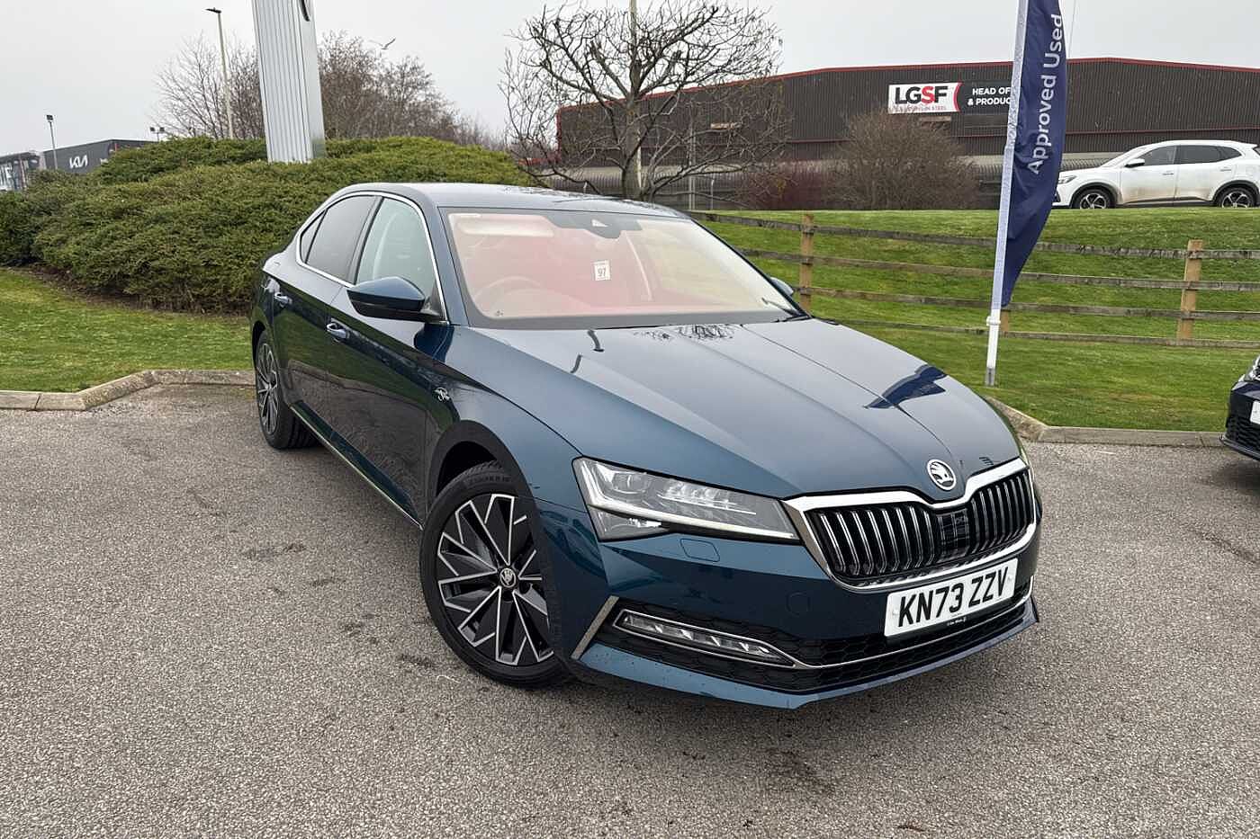 Main listing image - Skoda Superb