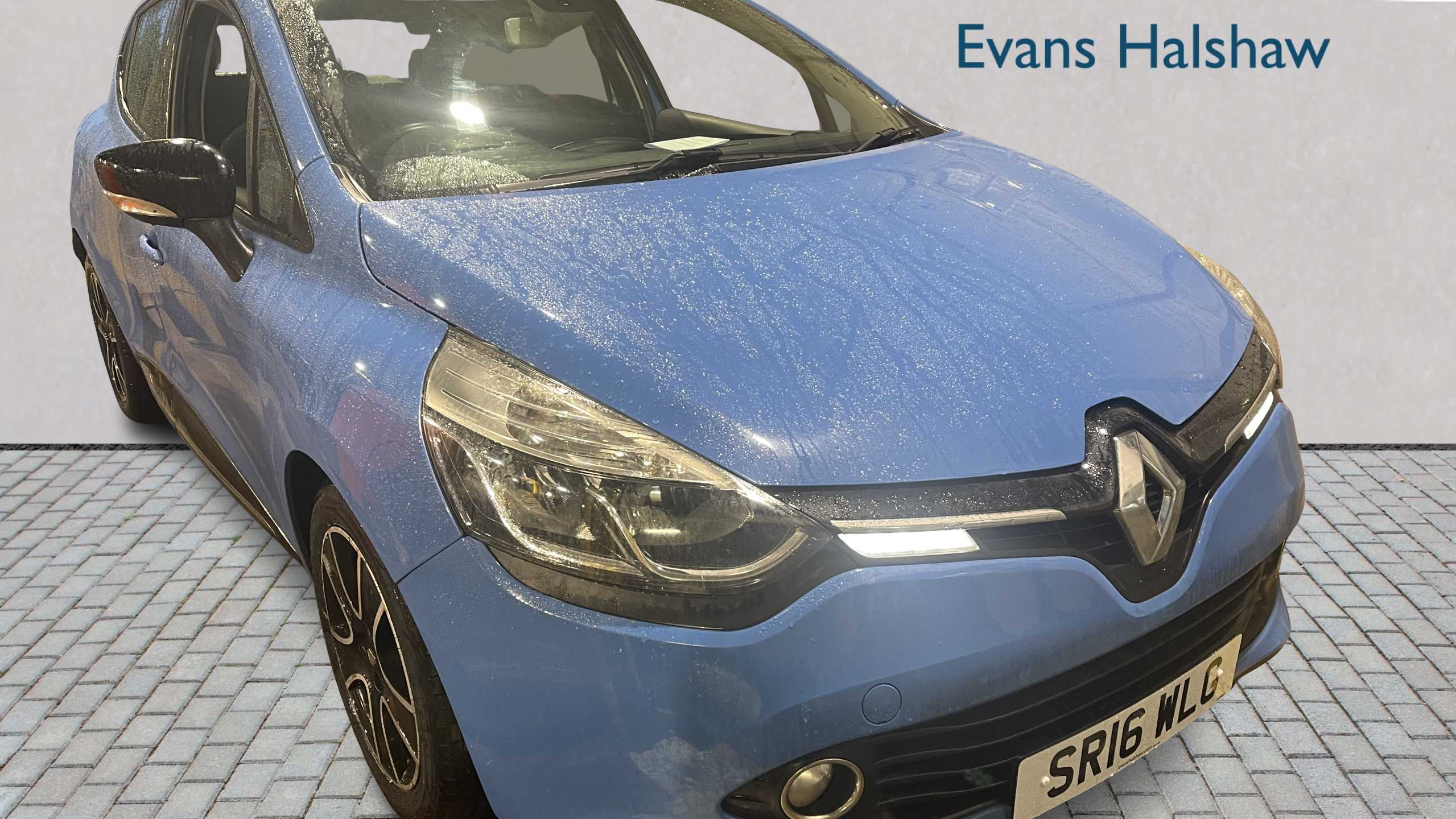 Main listing image - Renault Clio