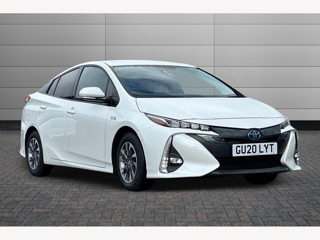 Main listing image - Toyota Prius Plug-In