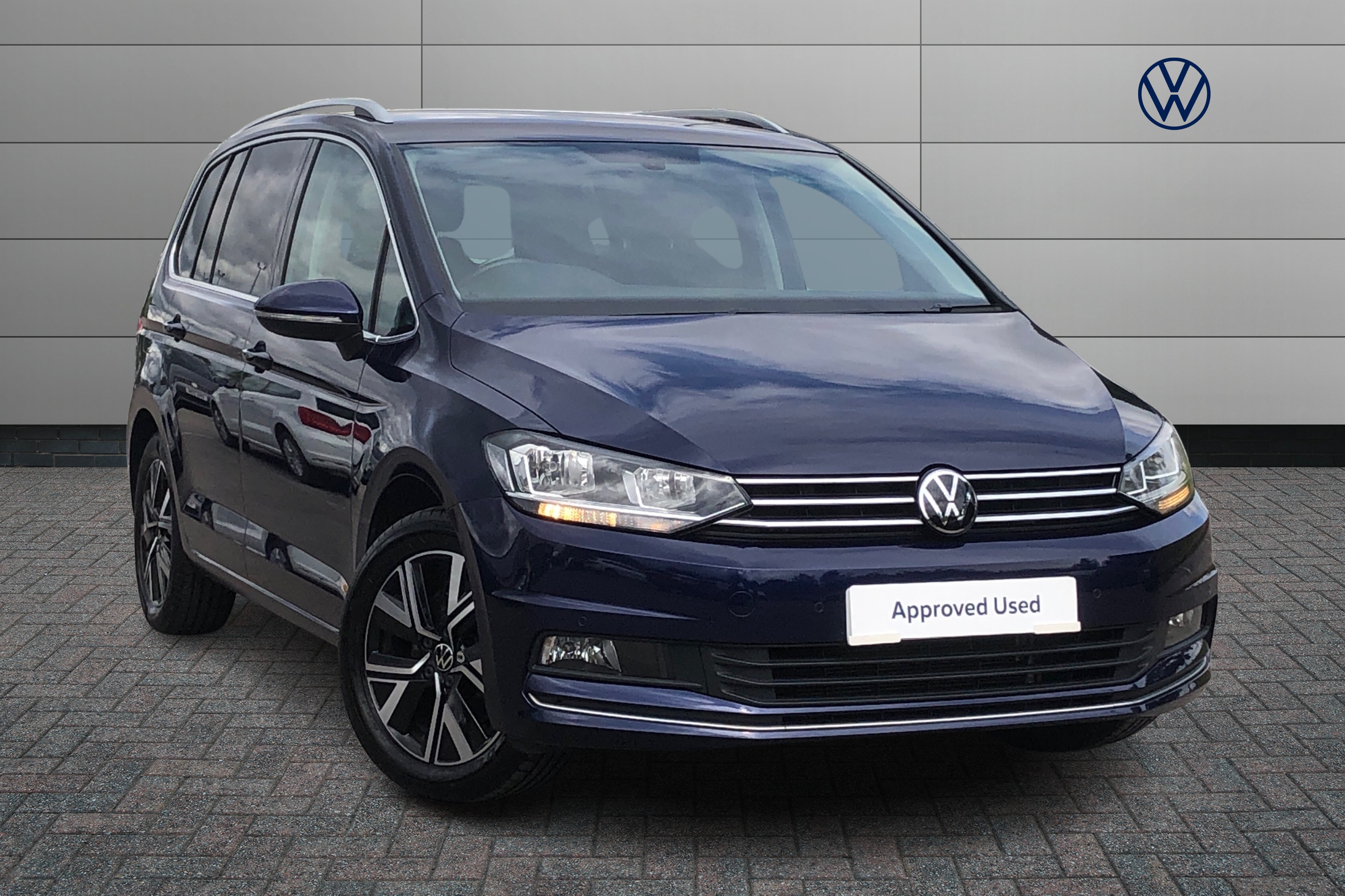 Main listing image - Volkswagen Touran