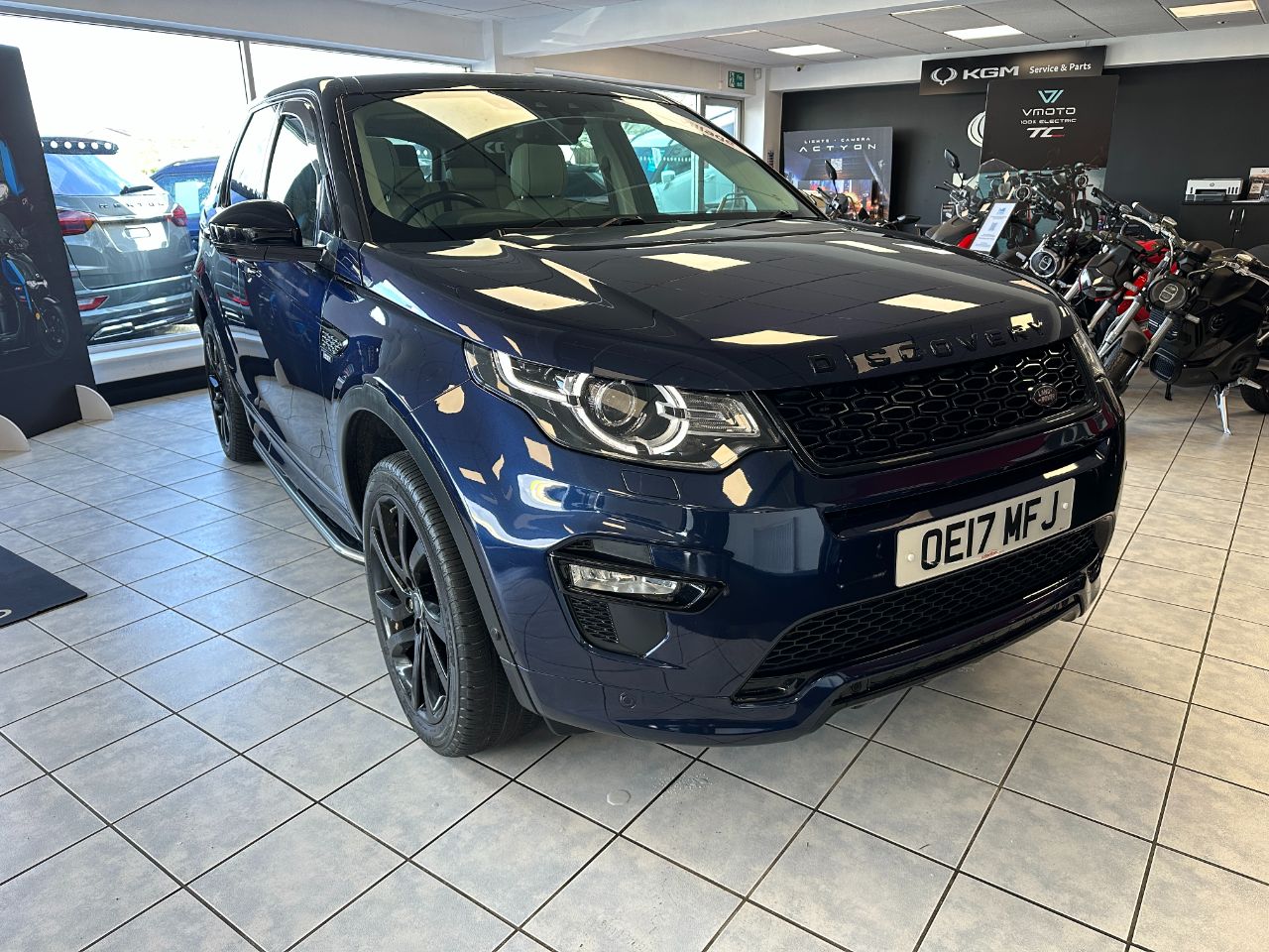 Main listing image - Land Rover Discovery Sport