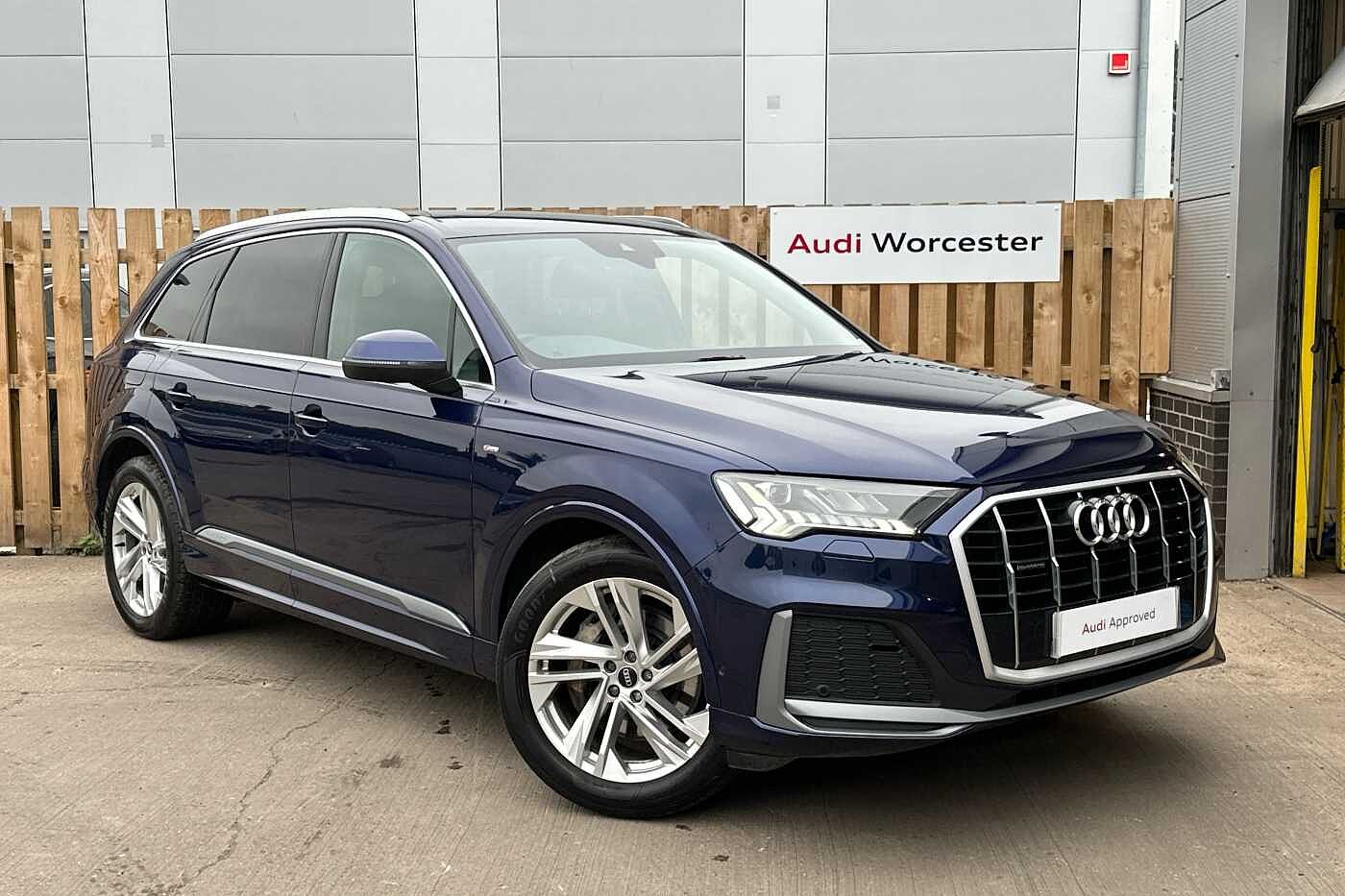 Main listing image - Audi Q7