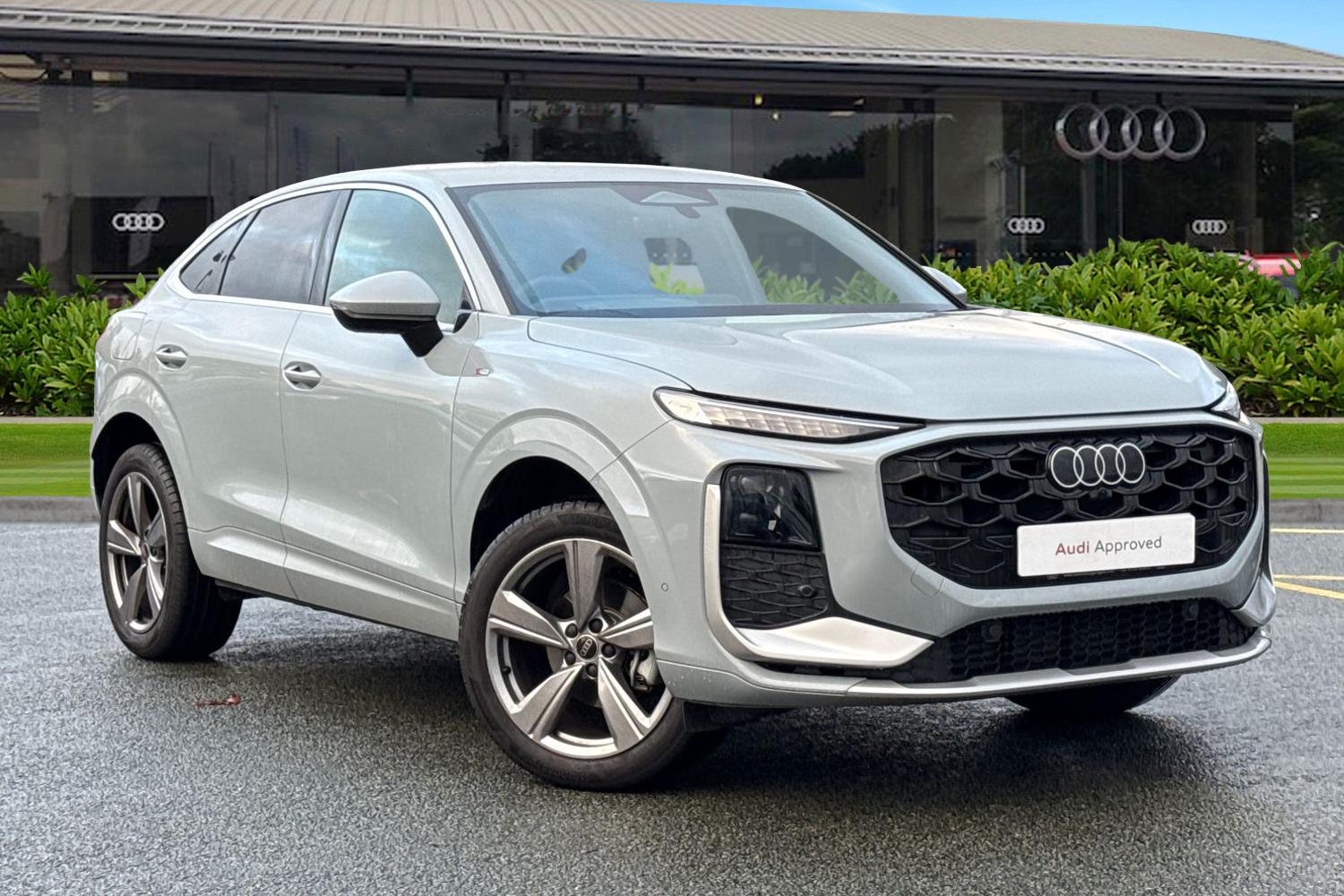 Main listing image - Audi Q3