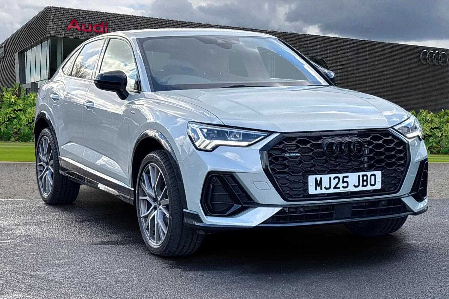 Main listing image - Audi Q3