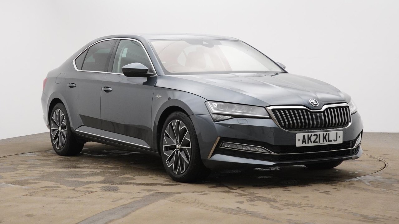 Main listing image - Skoda Superb