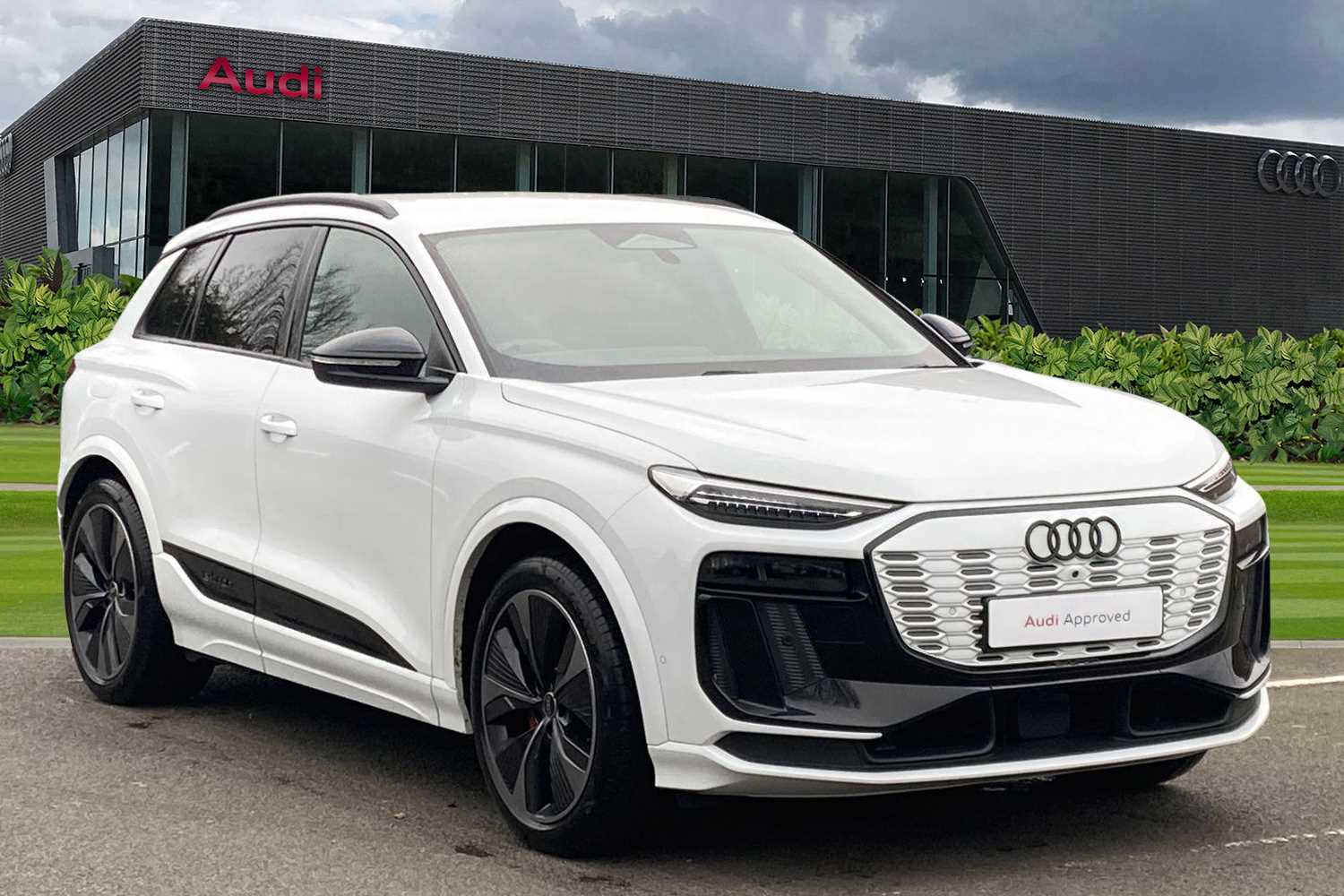 Main listing image - Audi Q6