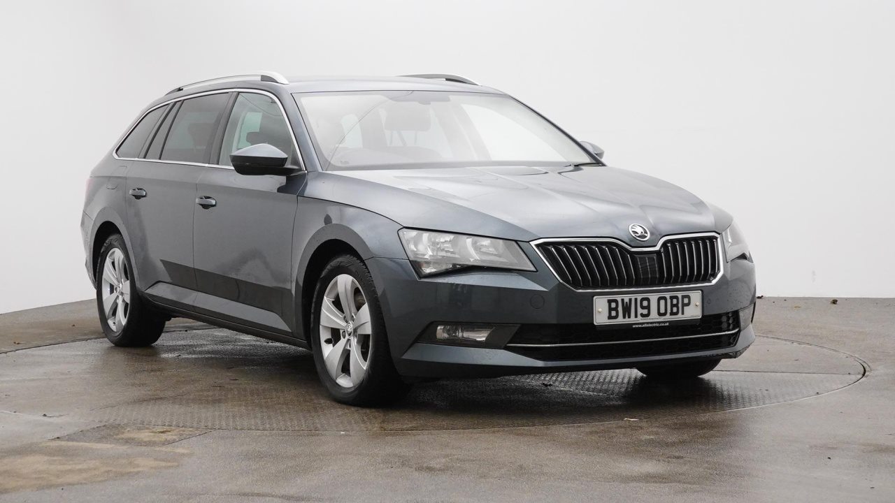 Main listing image - Skoda Superb Estate