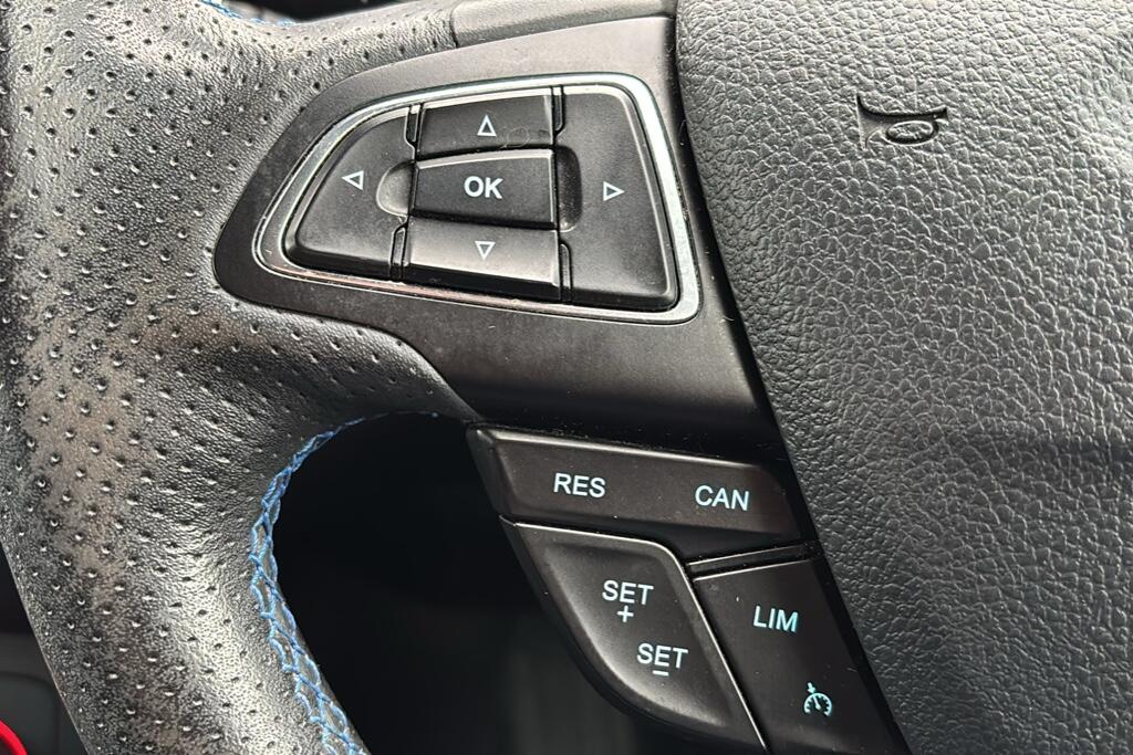 Main listing image - Ford Focus RS