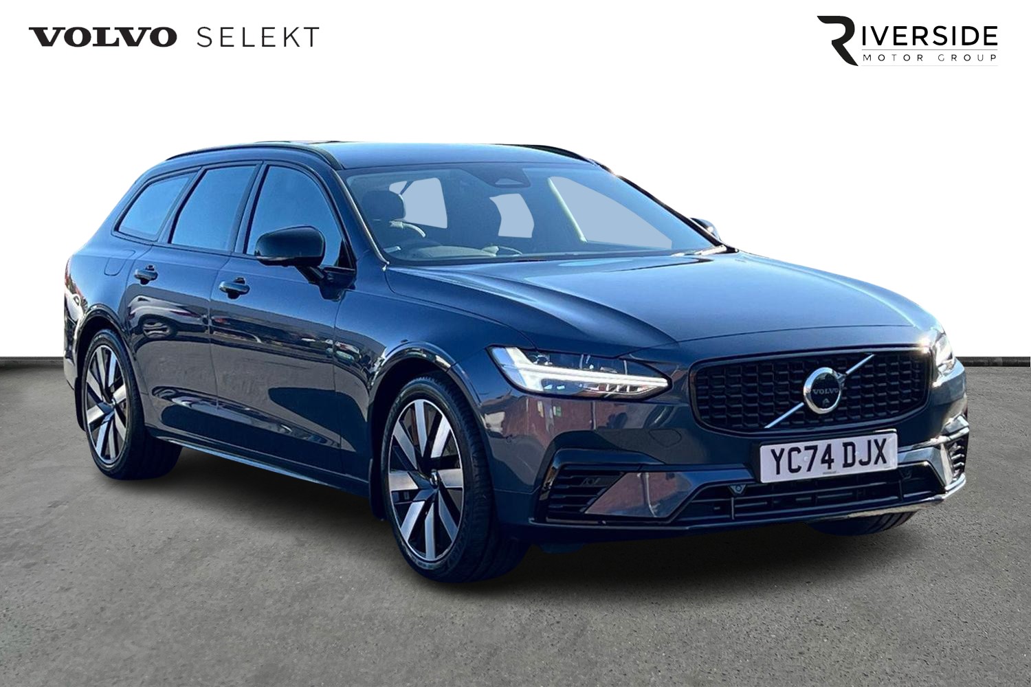 Main listing image - Volvo V90 Cross Country