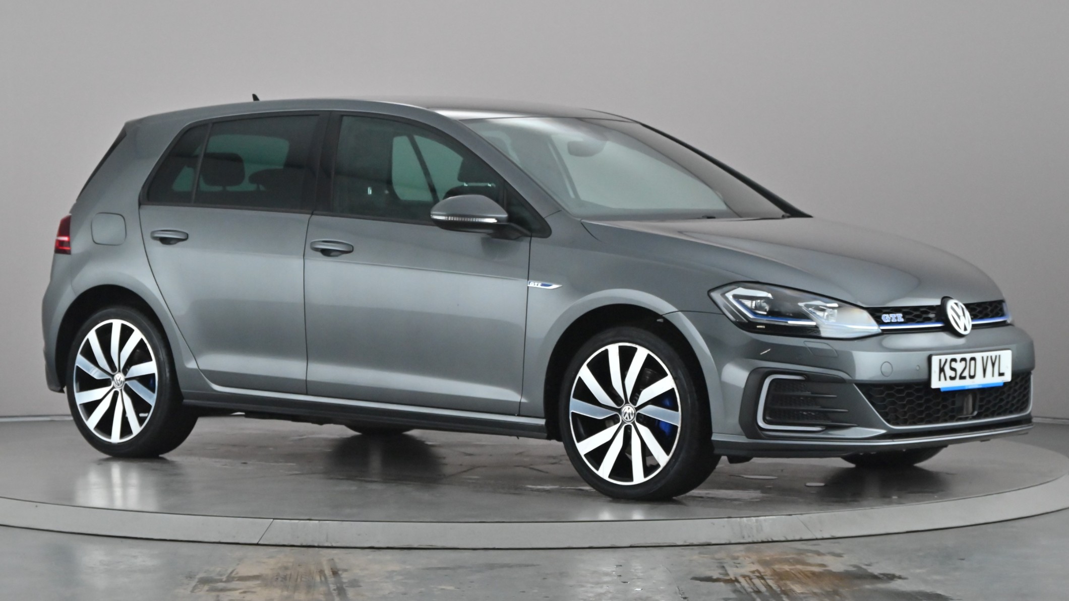 Main listing image - Volkswagen Golf GTE